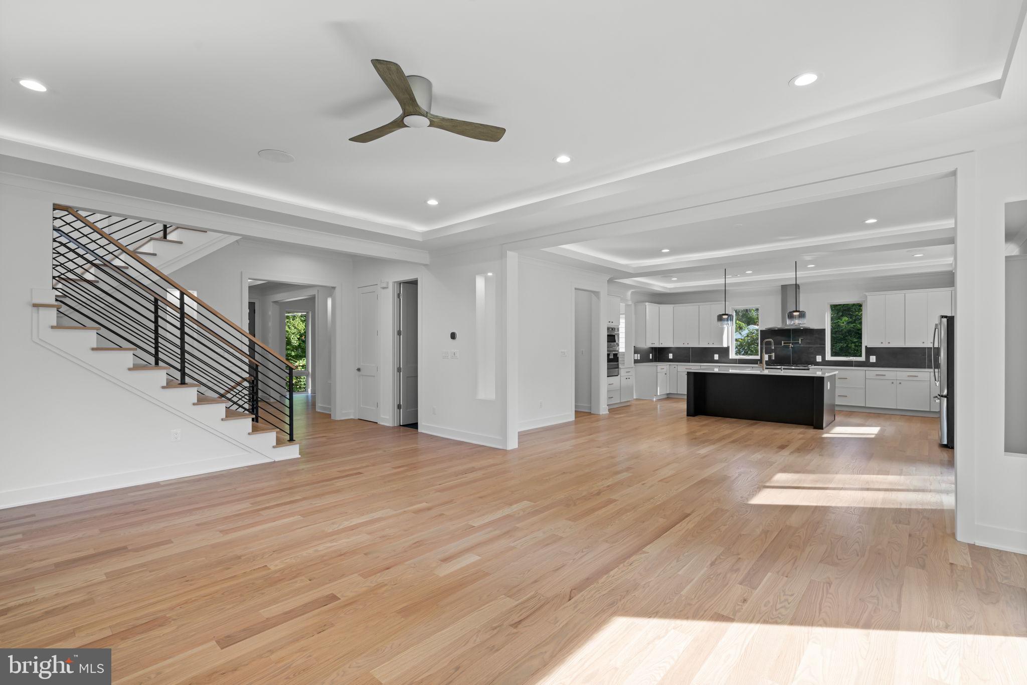 HOLMES RUN HEIGHTS - Residential