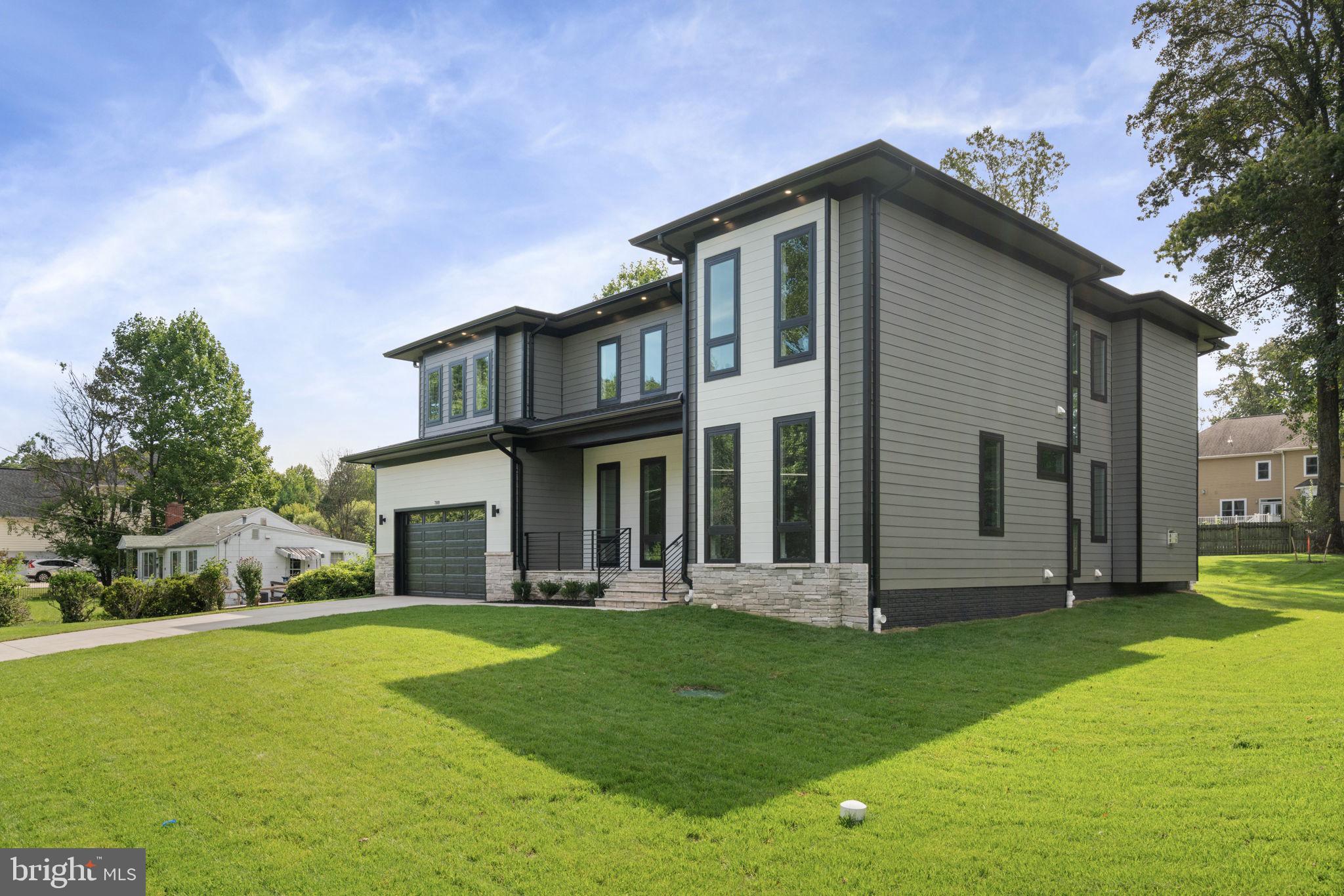 HOLMES RUN HEIGHTS - Residential