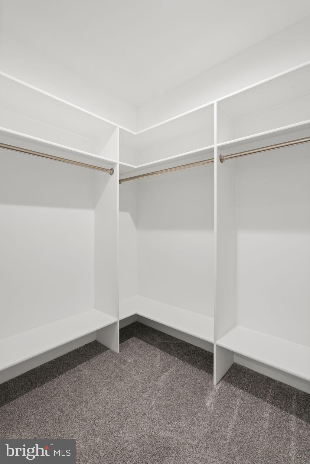 HOLMES RUN HEIGHTS - Residential