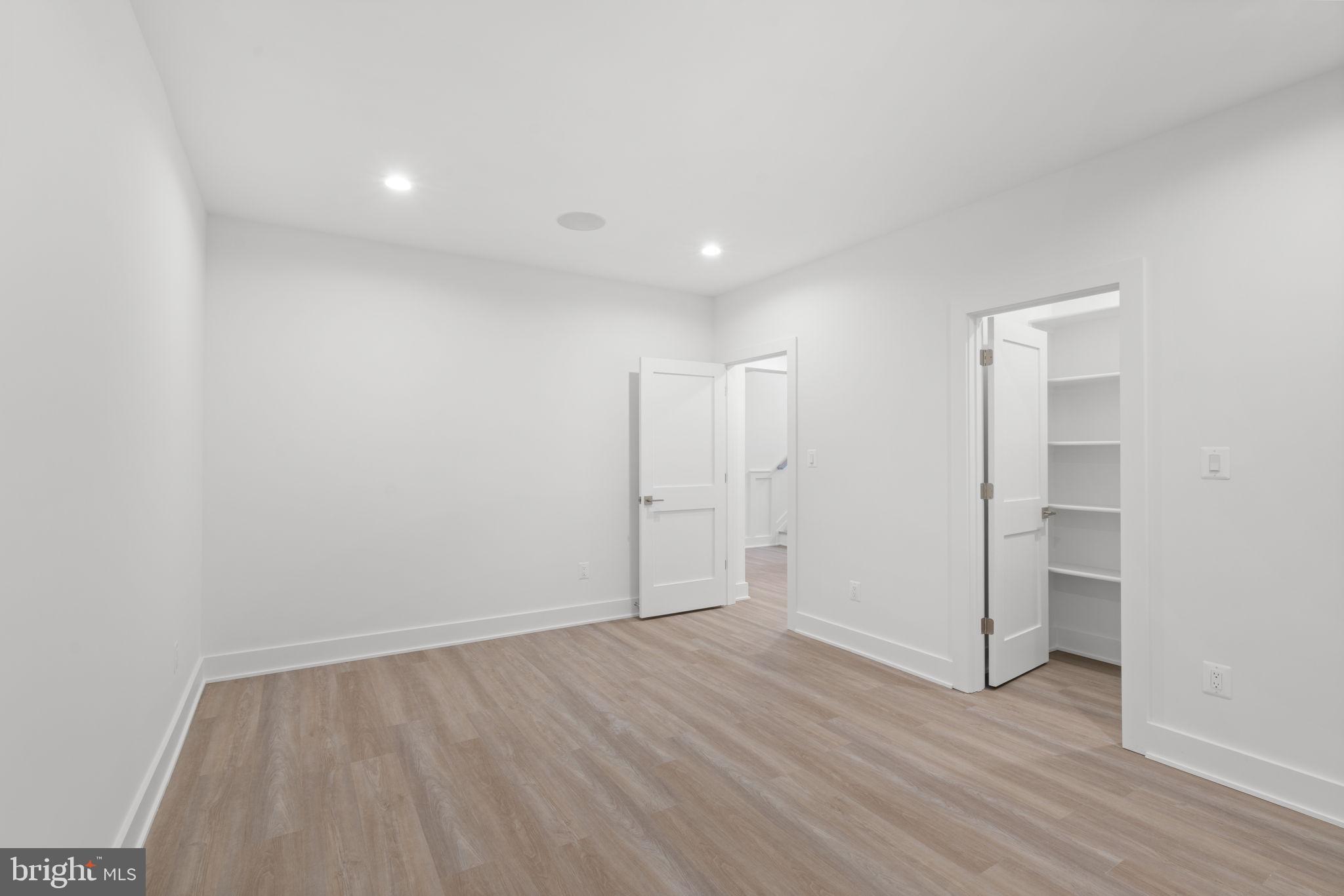 HOLMES RUN HEIGHTS - Residential