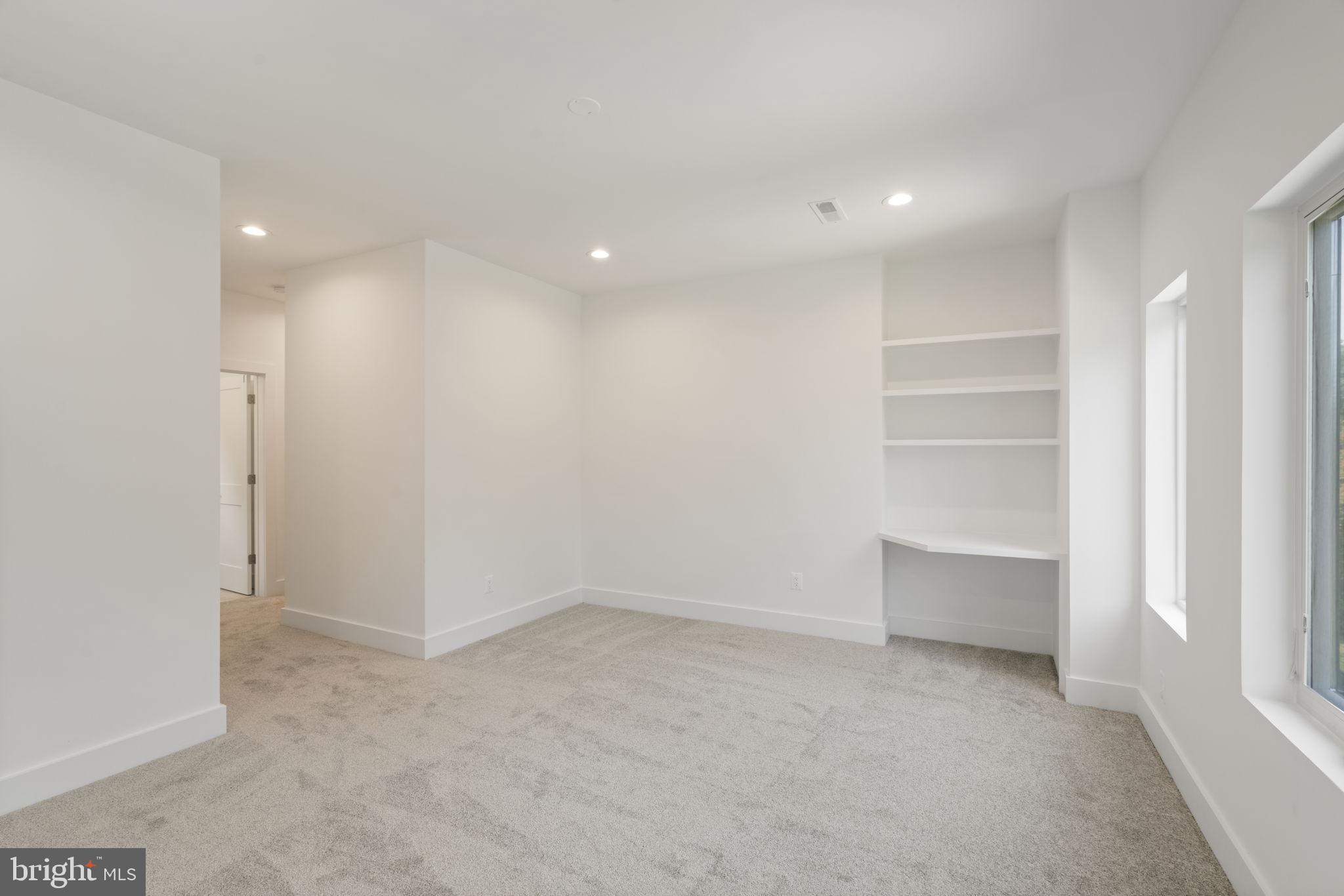 HOLMES RUN HEIGHTS - Residential