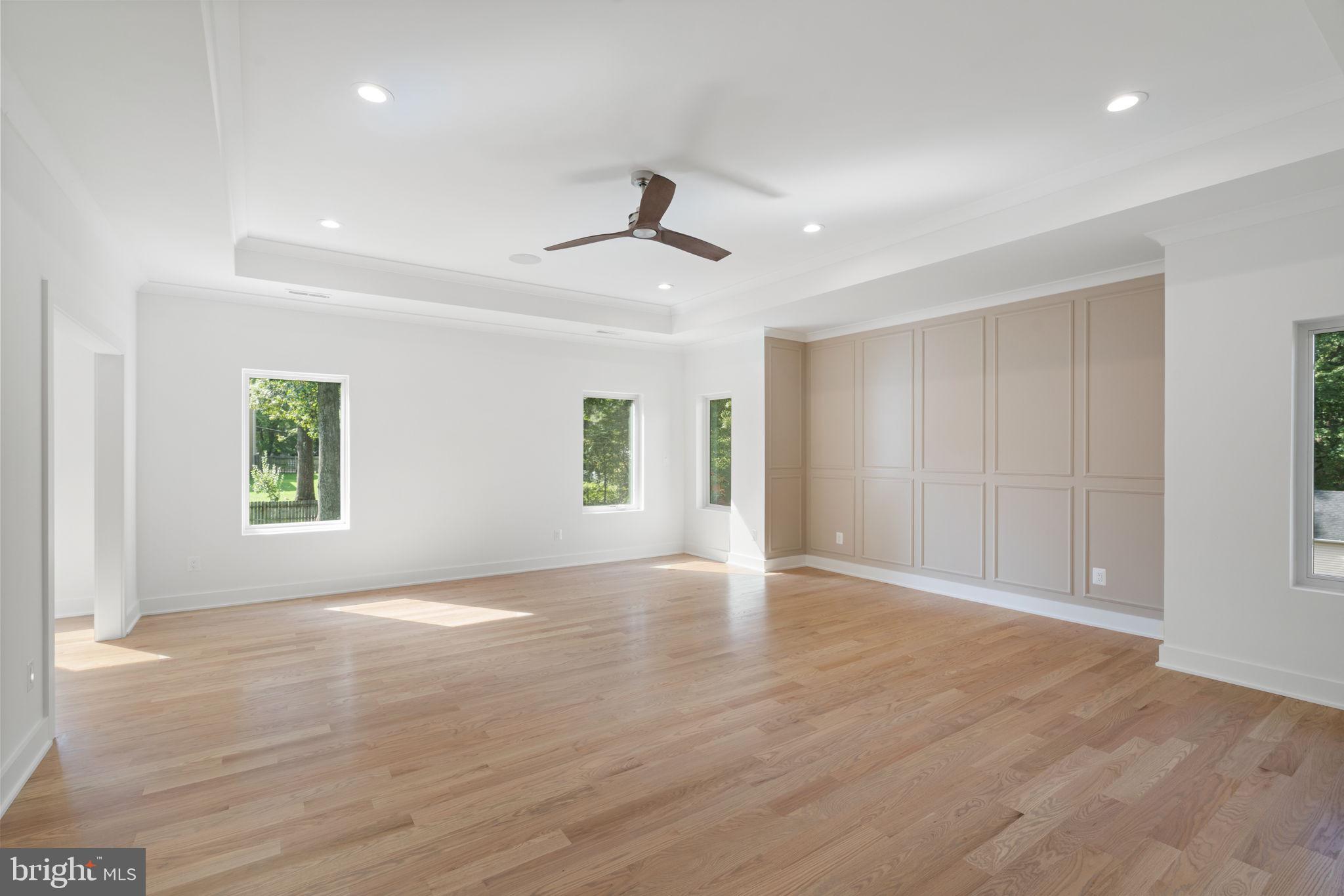 HOLMES RUN HEIGHTS - Residential