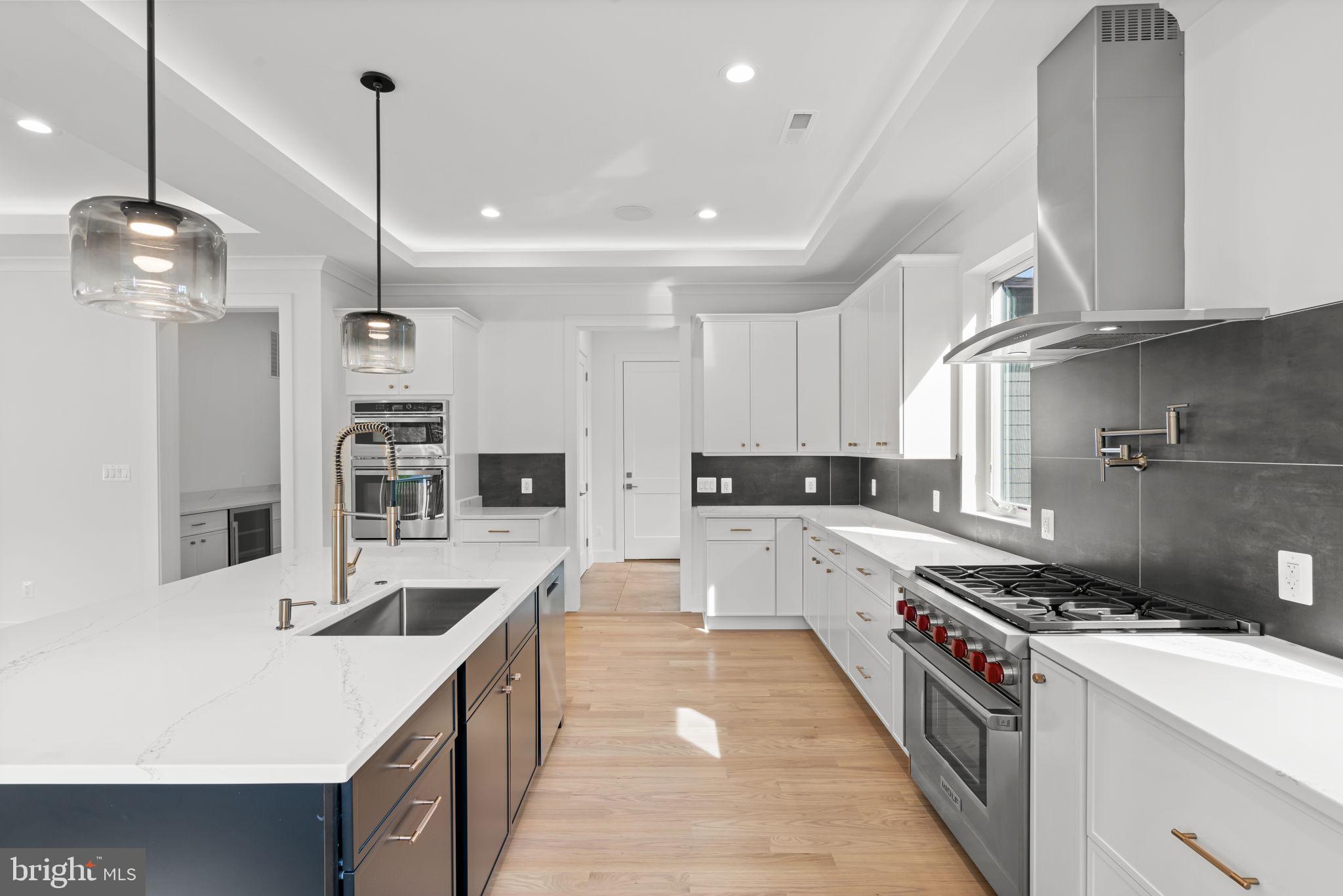 HOLMES RUN HEIGHTS - Residential