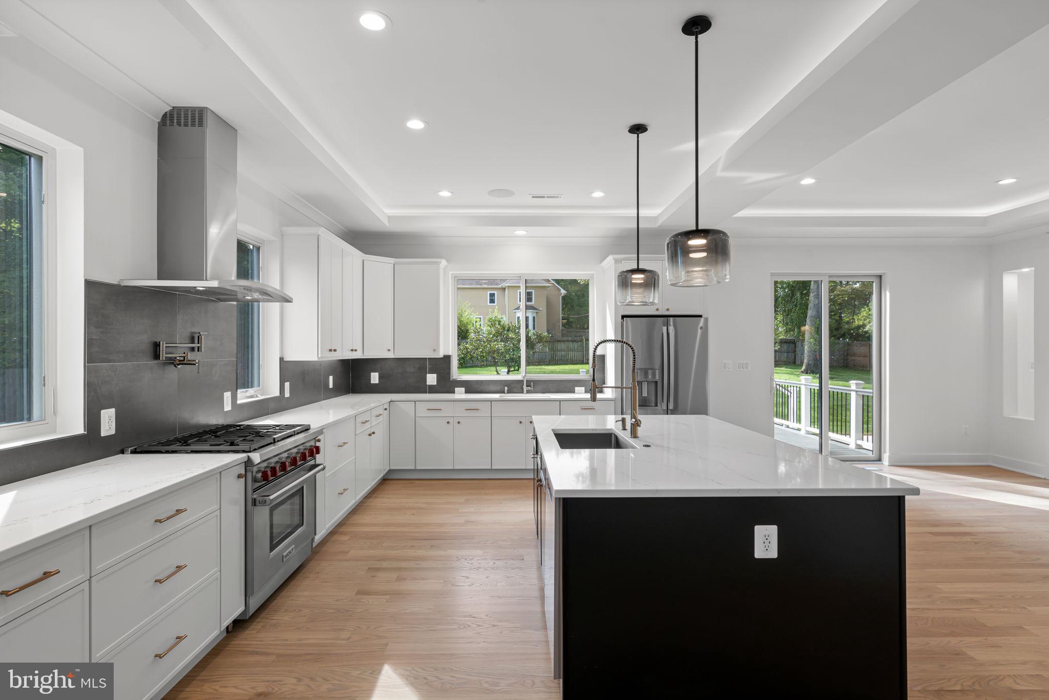 HOLMES RUN HEIGHTS - Residential