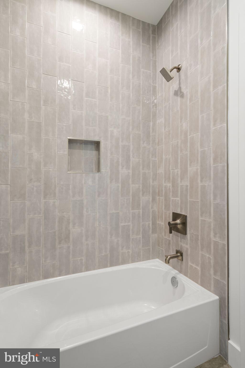 HOLMES RUN HEIGHTS - Residential