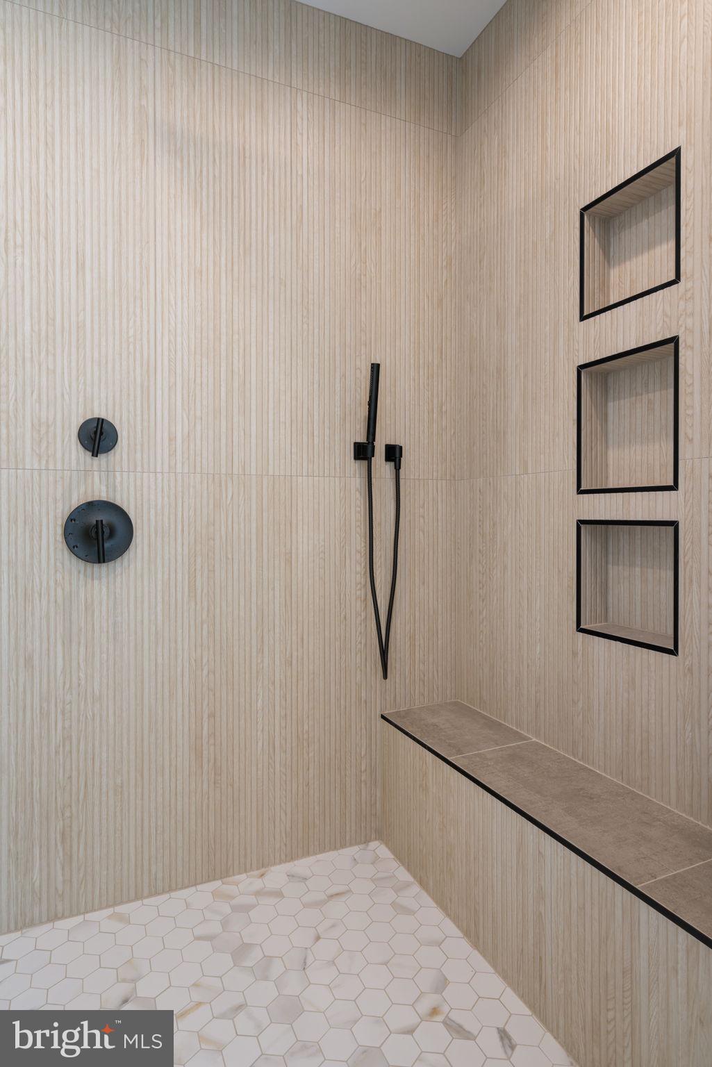 HOLMES RUN HEIGHTS - Residential