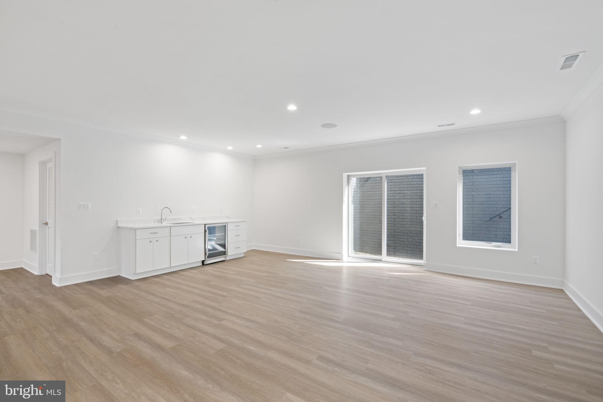 HOLMES RUN HEIGHTS - Residential