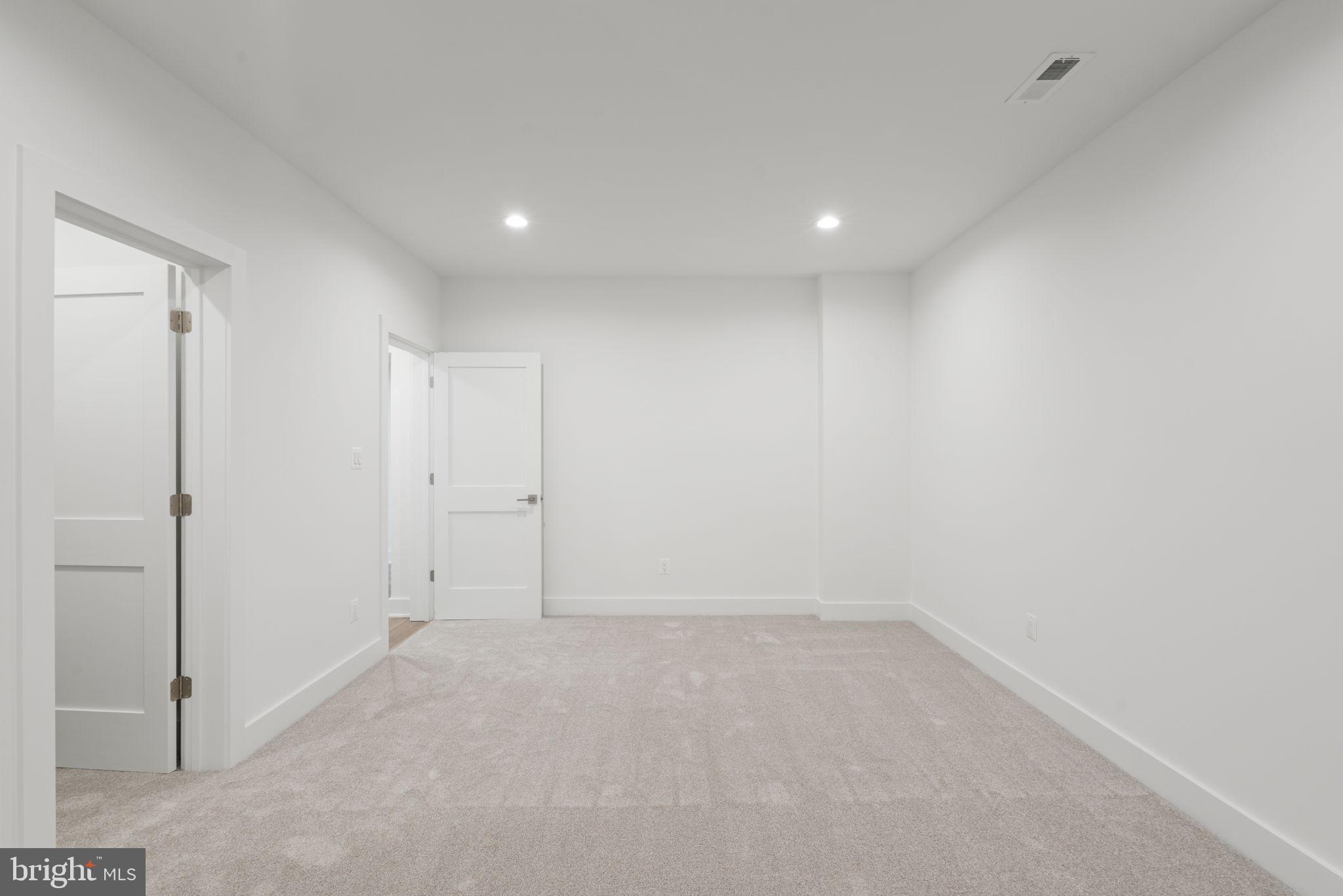 HOLMES RUN HEIGHTS - Residential