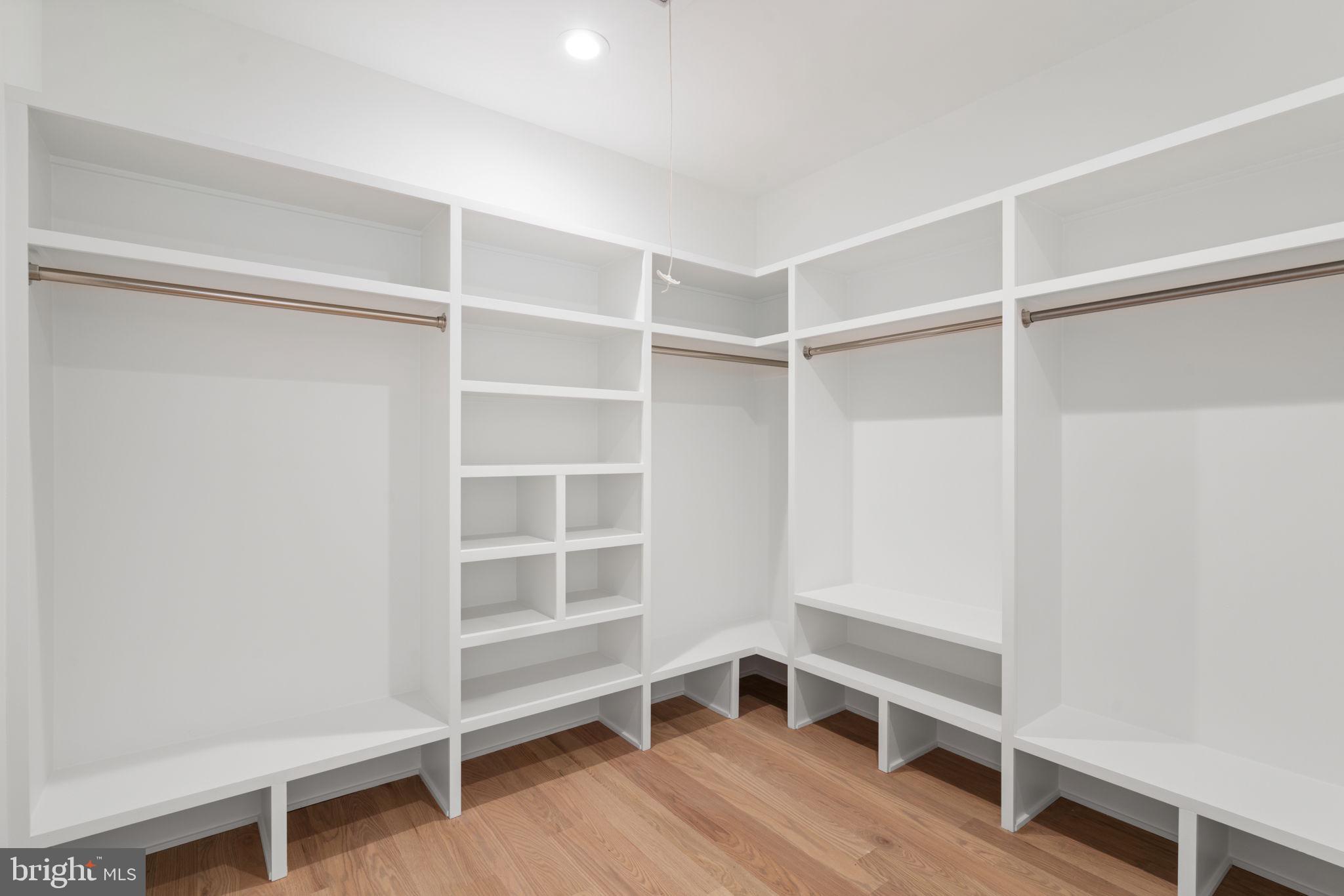 HOLMES RUN HEIGHTS - Residential