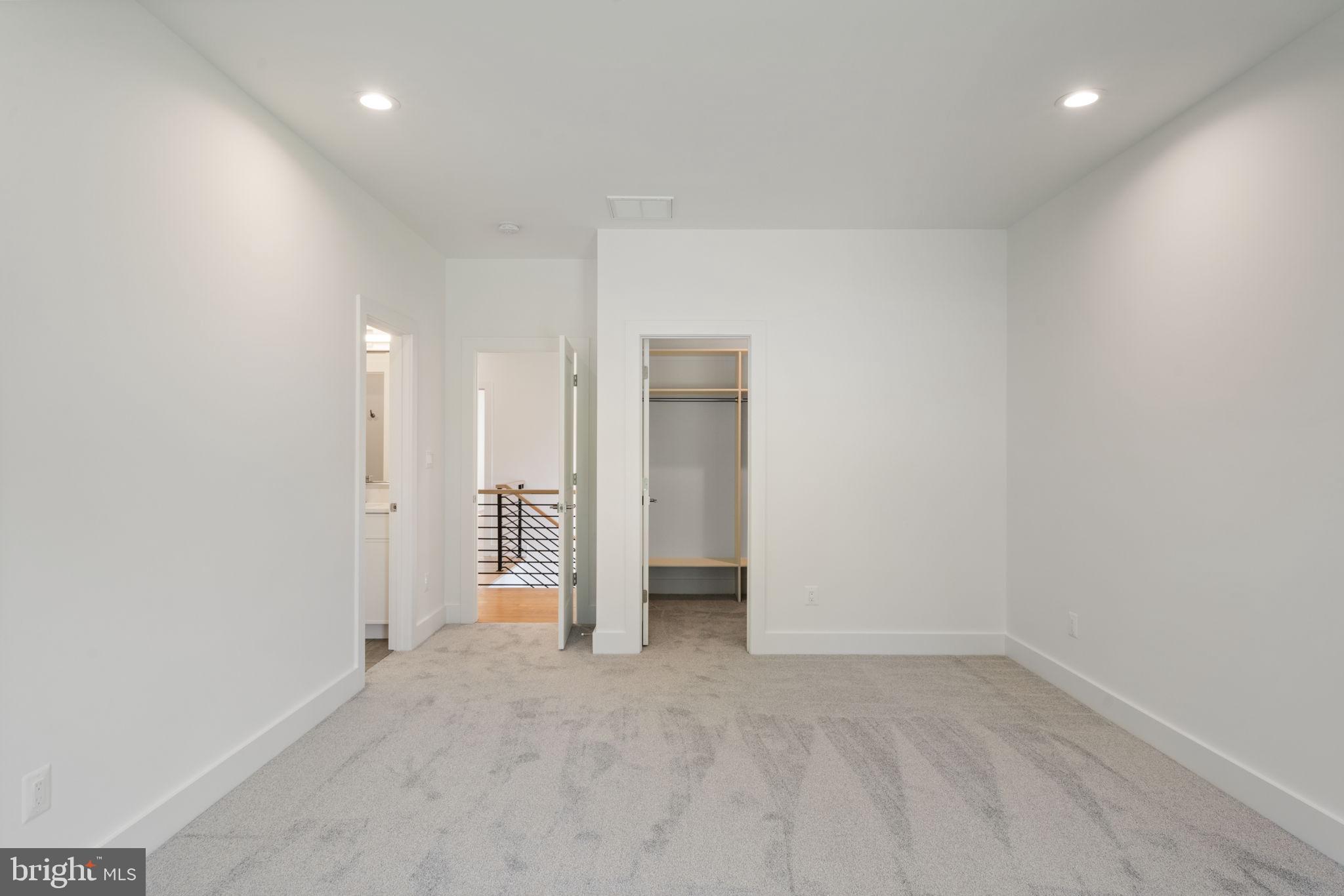 HOLMES RUN HEIGHTS - Residential