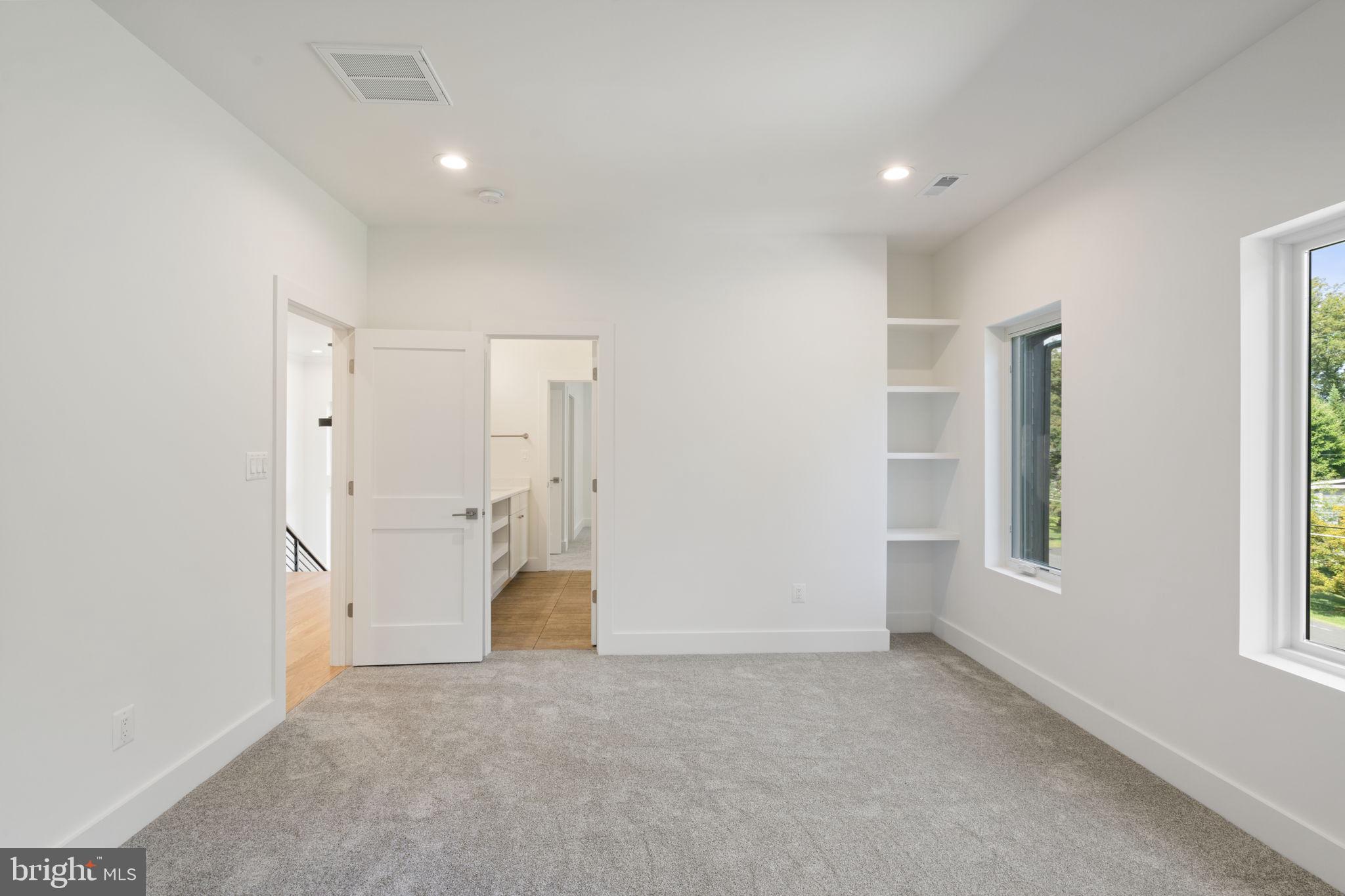 HOLMES RUN HEIGHTS - Residential