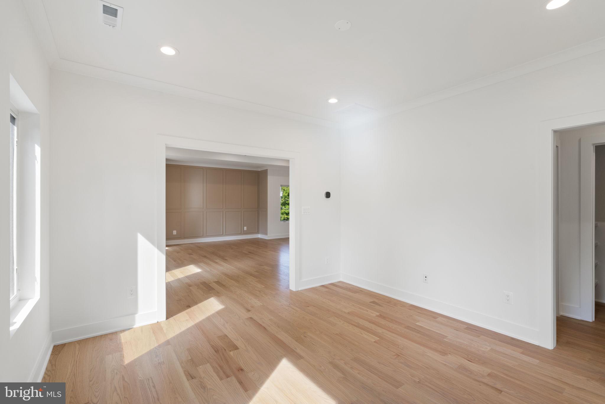 HOLMES RUN HEIGHTS - Residential