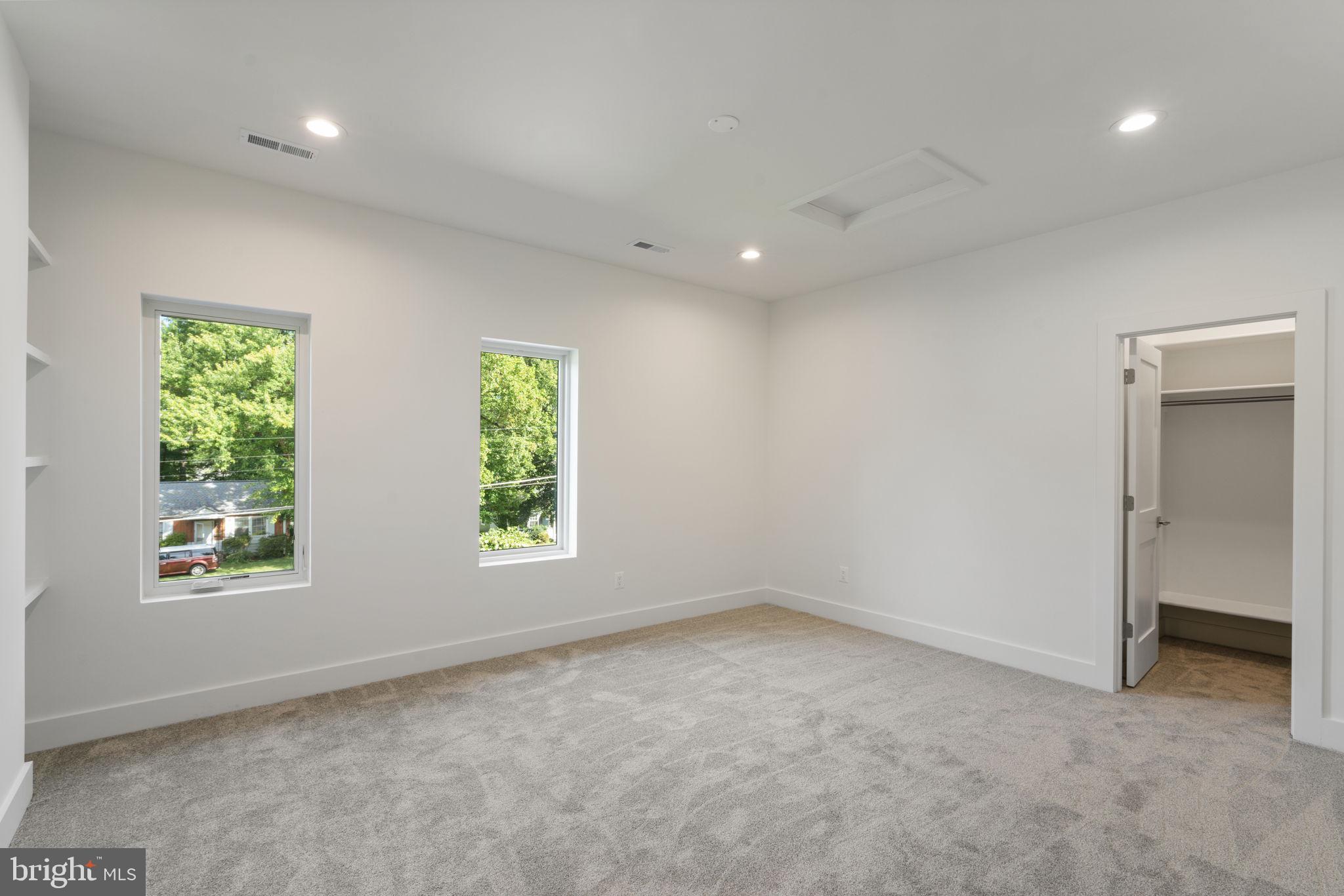 HOLMES RUN HEIGHTS - Residential