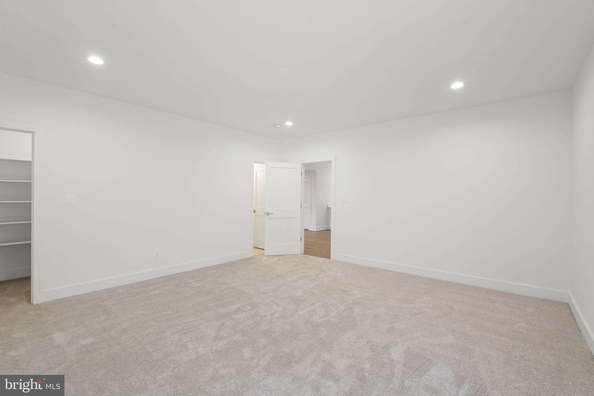 HOLMES RUN HEIGHTS - Residential