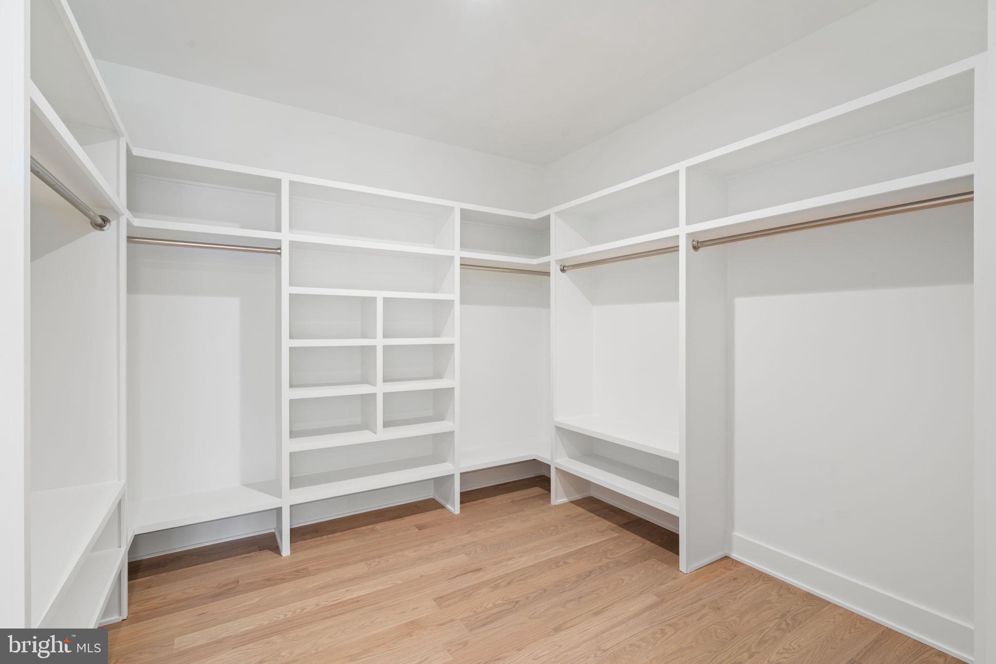 HOLMES RUN HEIGHTS - Residential