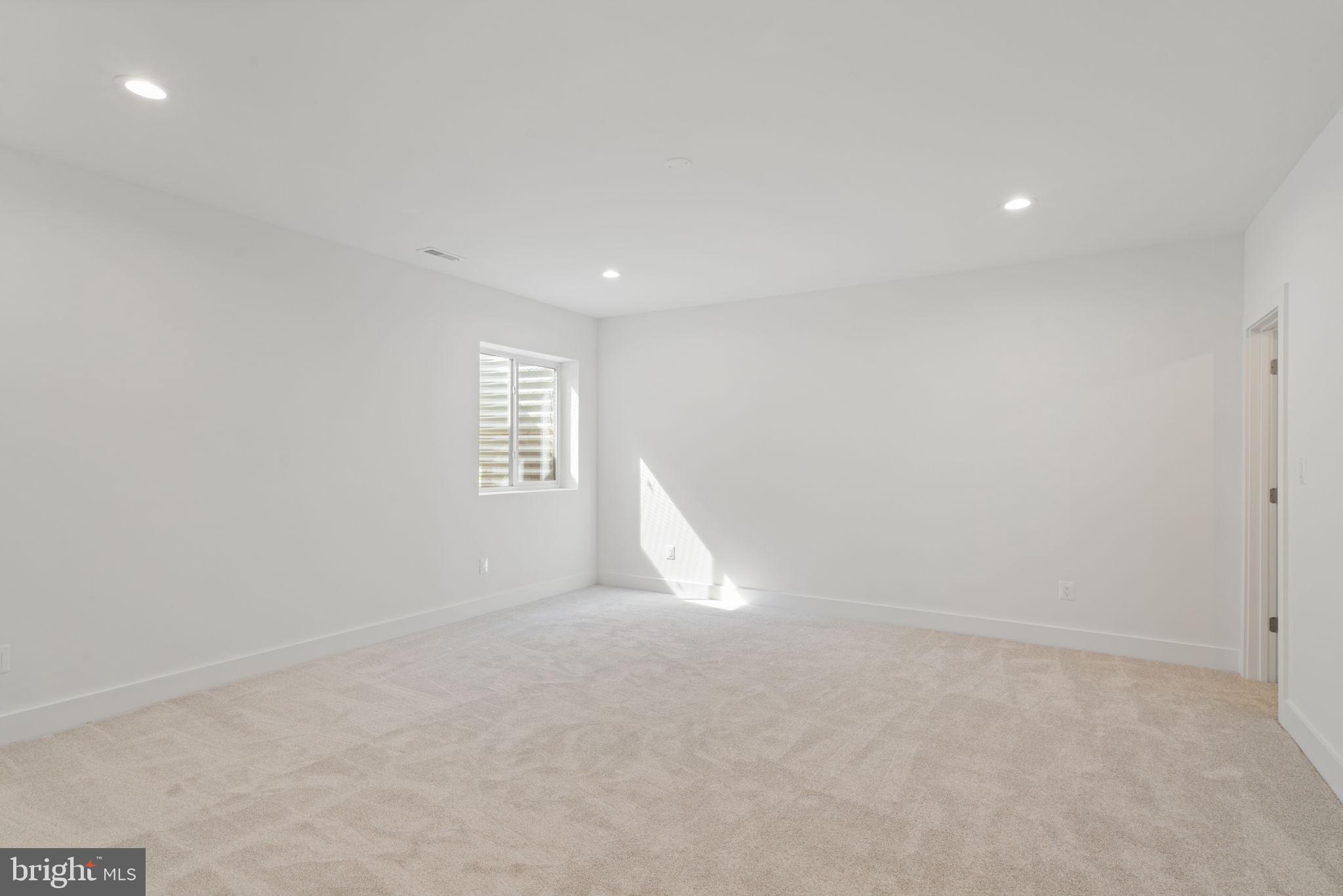 HOLMES RUN HEIGHTS - Residential