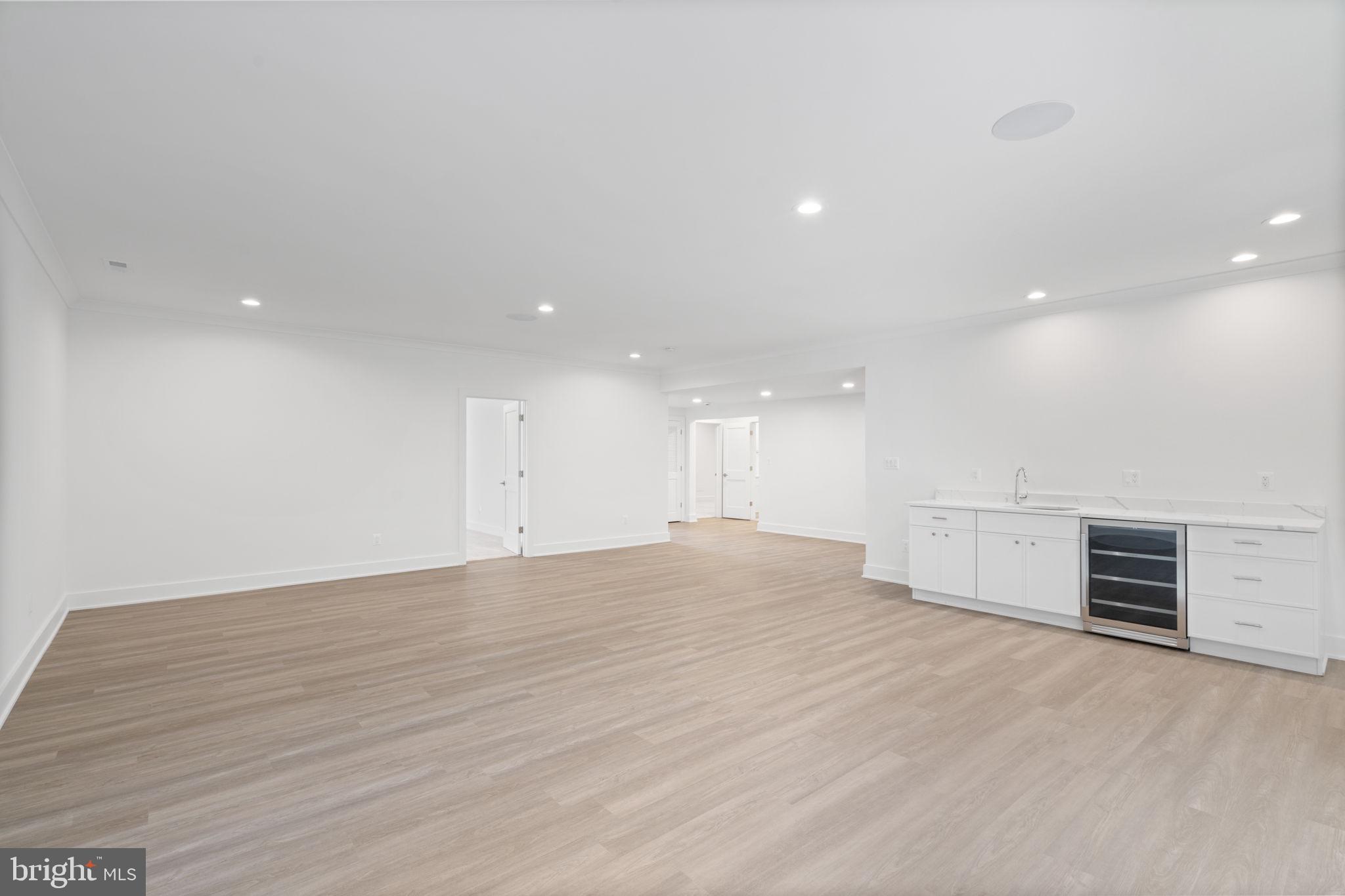 HOLMES RUN HEIGHTS - Residential