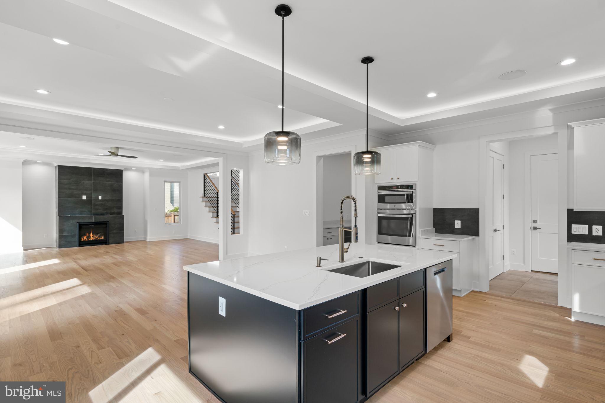 HOLMES RUN HEIGHTS - Residential