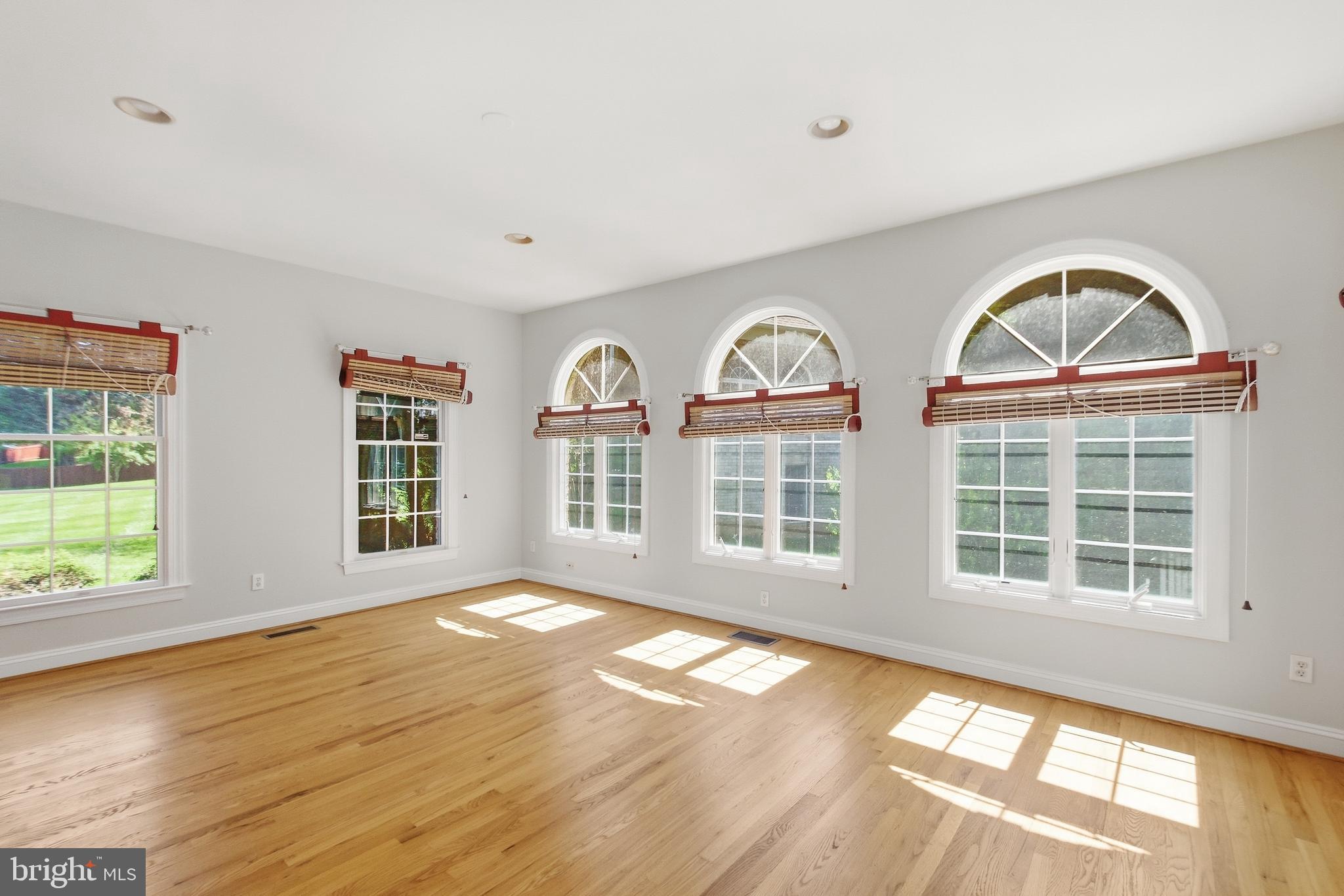 WOLFTRAP ESTATES - Residential