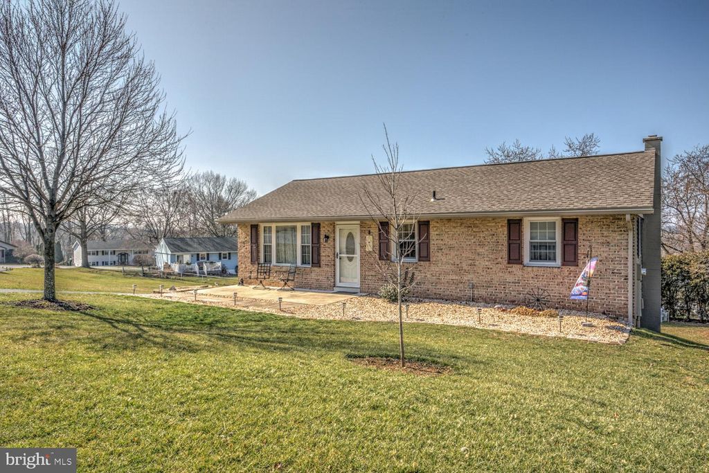 Photo of 4 BEACHWOOD DR, STEVENS, PA 17578 (MLS # PALA2032614)