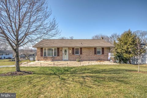 Photo of 4 BEACHWOOD DR, STEVENS, PA 17578 (MLS # PALA2032614)