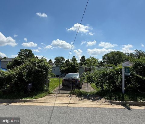 2821 DOUGLASS AVENUE FALLS CHURCH VA 22042