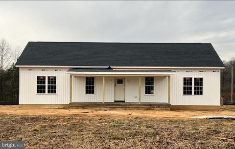 12358 KINGS HIGHWAY MONTROSS VA 22520