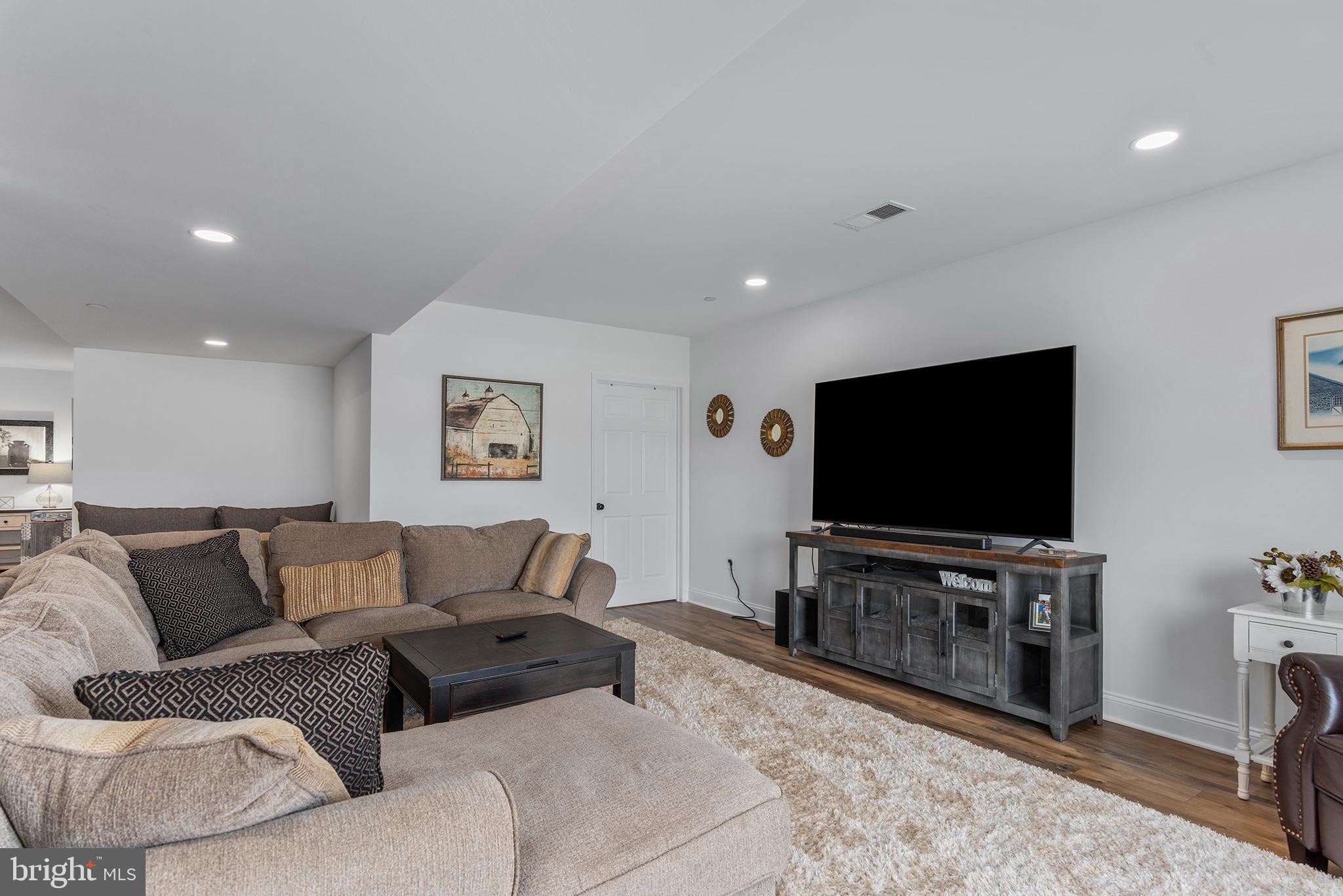 AUTUMN WOODS - Residential