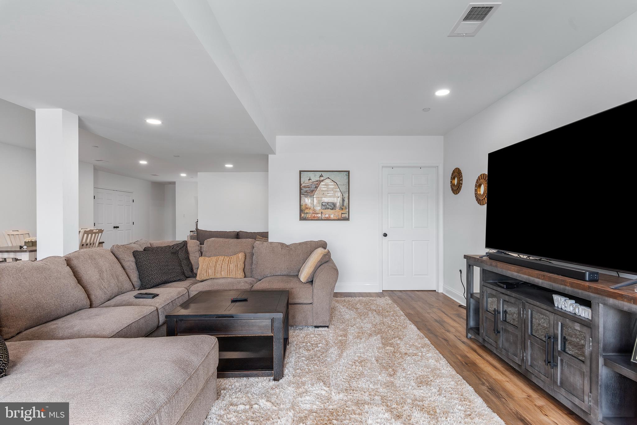 AUTUMN WOODS - Residential