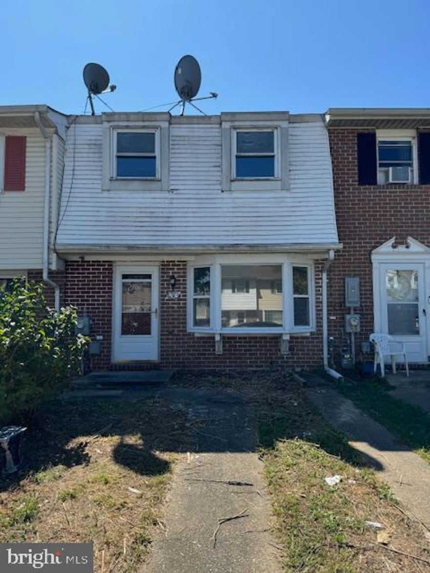 Updated 3 bed 1.5 half bath townhome in Battery Village now available!