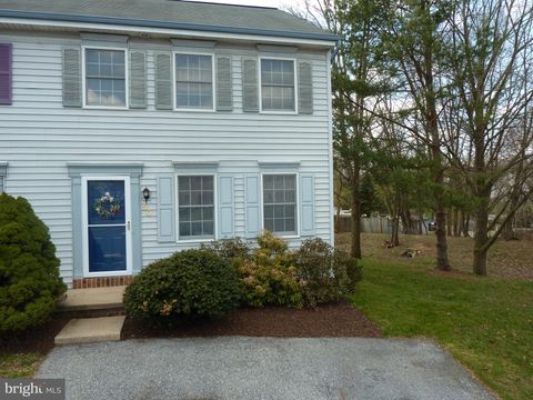 Photo of 50 Cranfield Court, Elizabethtown, PA 17022 (MLS # PALA2058722)