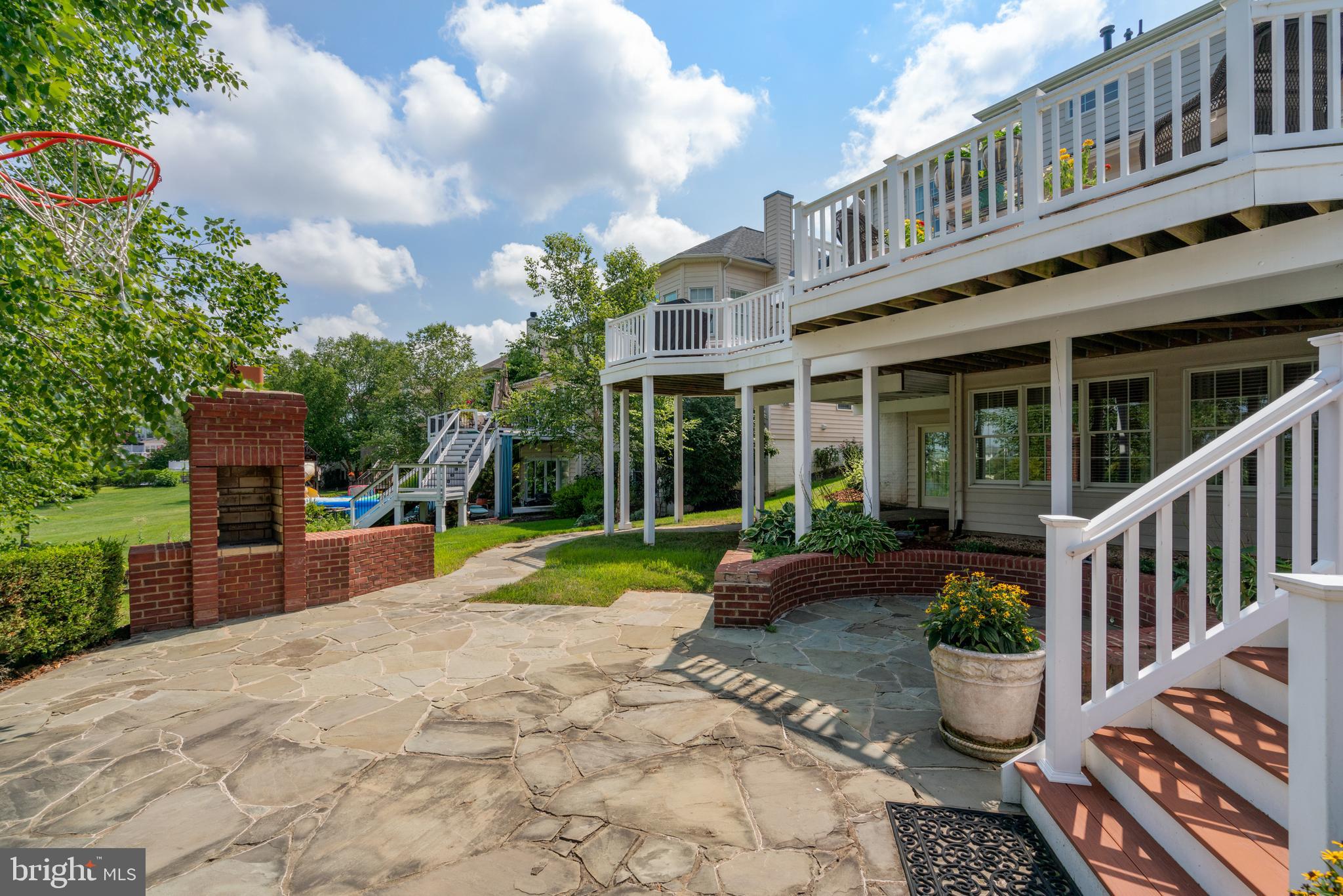 SOUTH RIDING - Residential