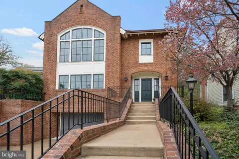 1790 S Lynn Street, Arlington, VA MLS: VAAR2055530