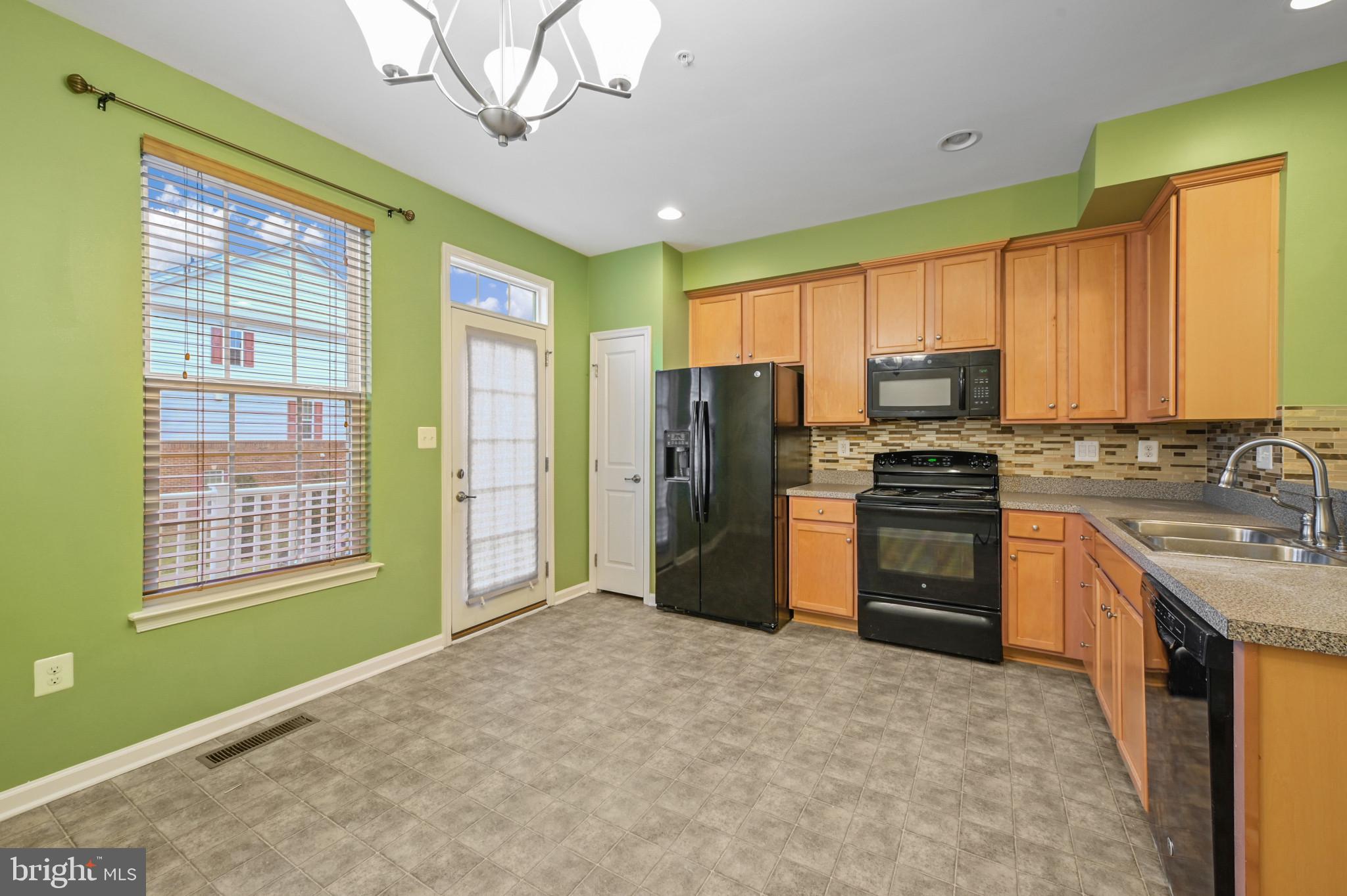 HOWARD SQUARE - Residential Lease