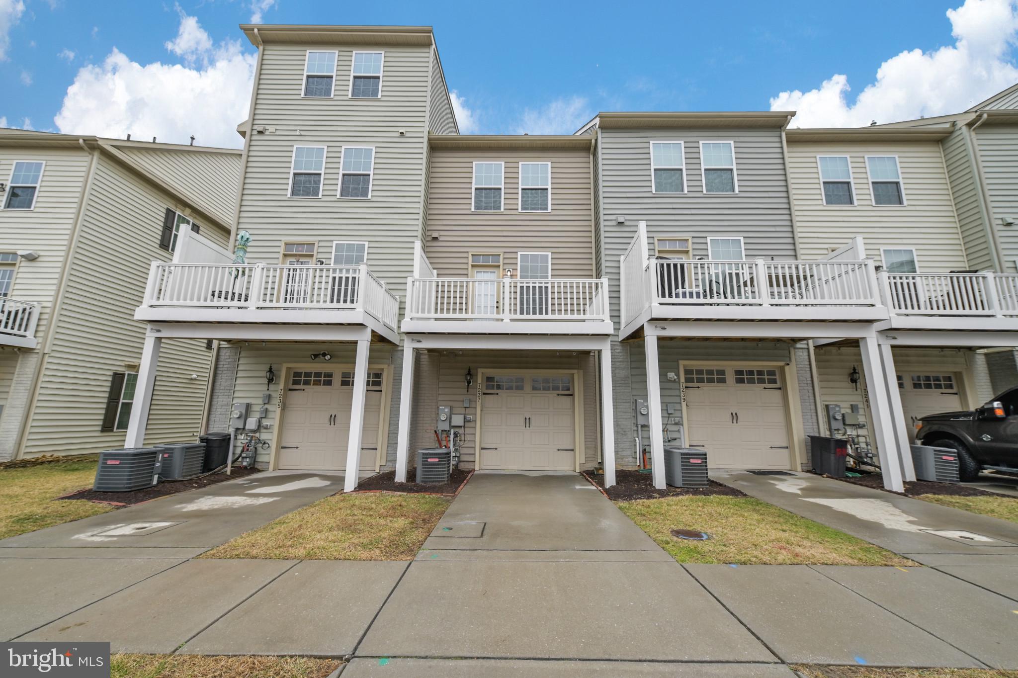 HOWARD SQUARE - Residential Lease