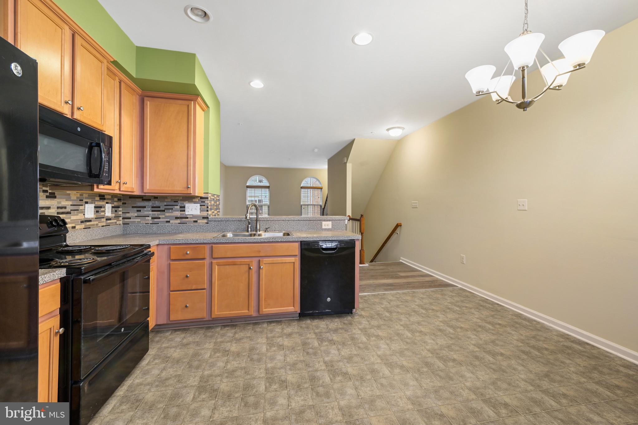 HOWARD SQUARE - Residential Lease