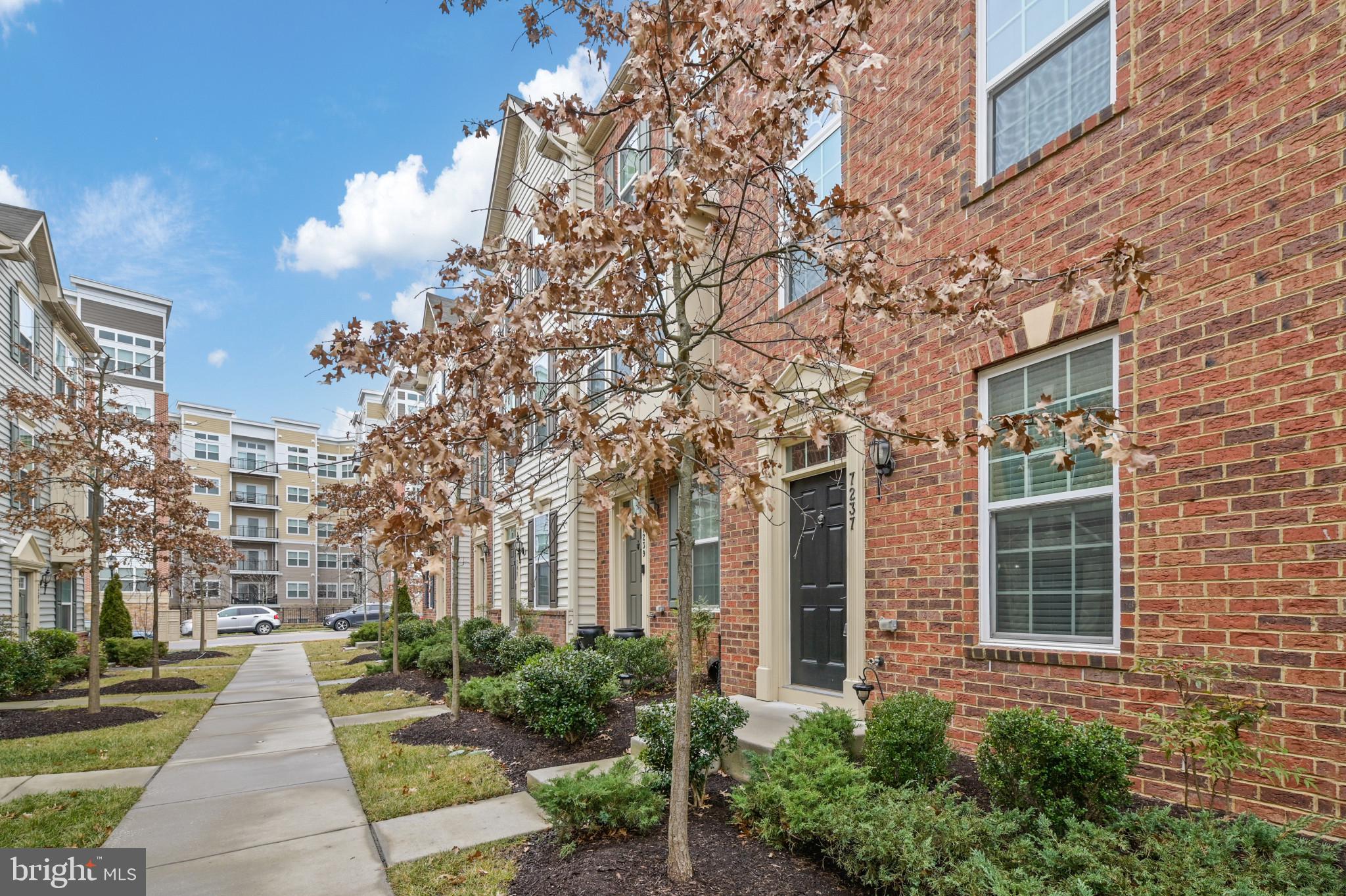 HOWARD SQUARE - Residential Lease