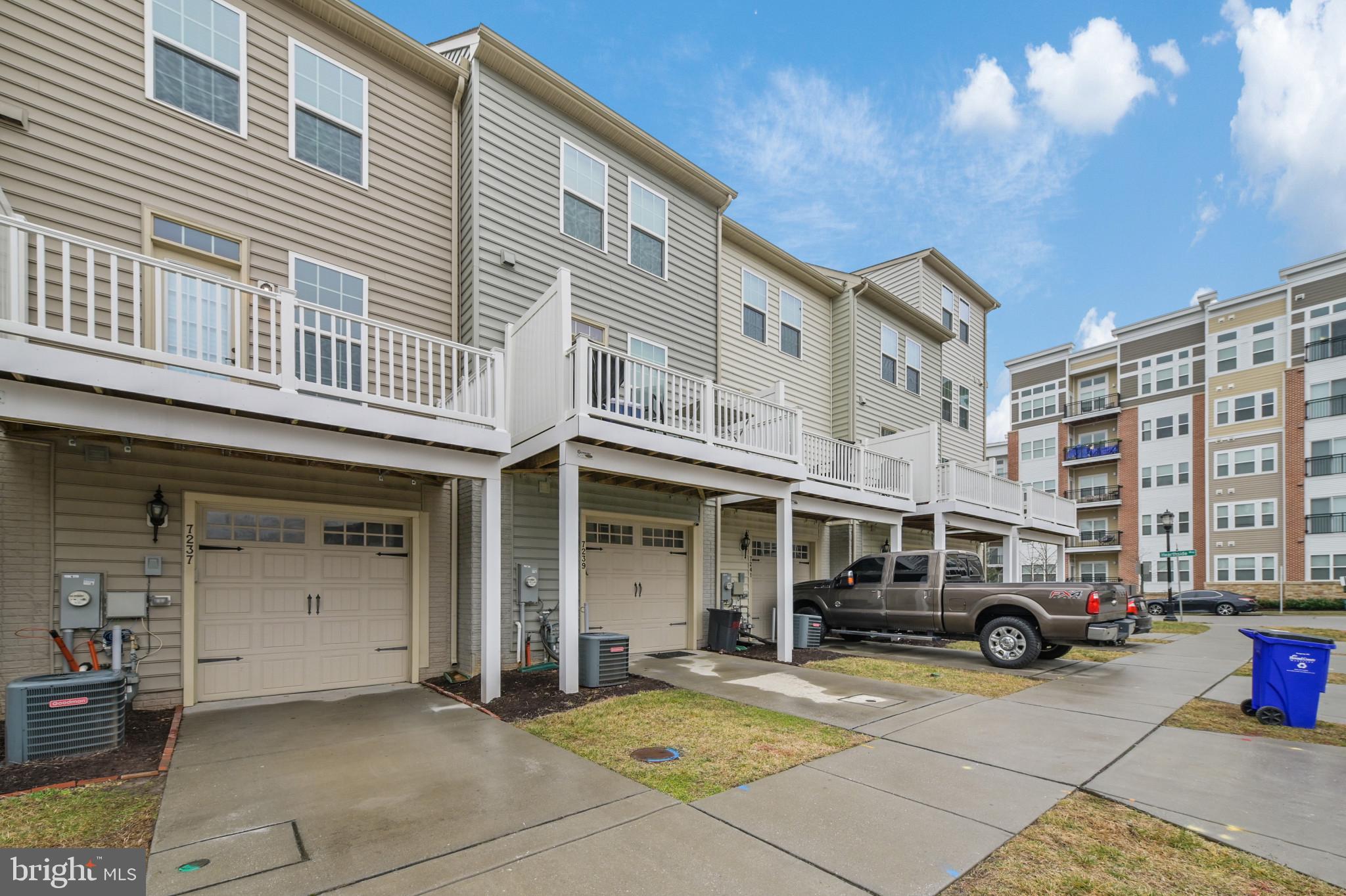 HOWARD SQUARE - Residential Lease