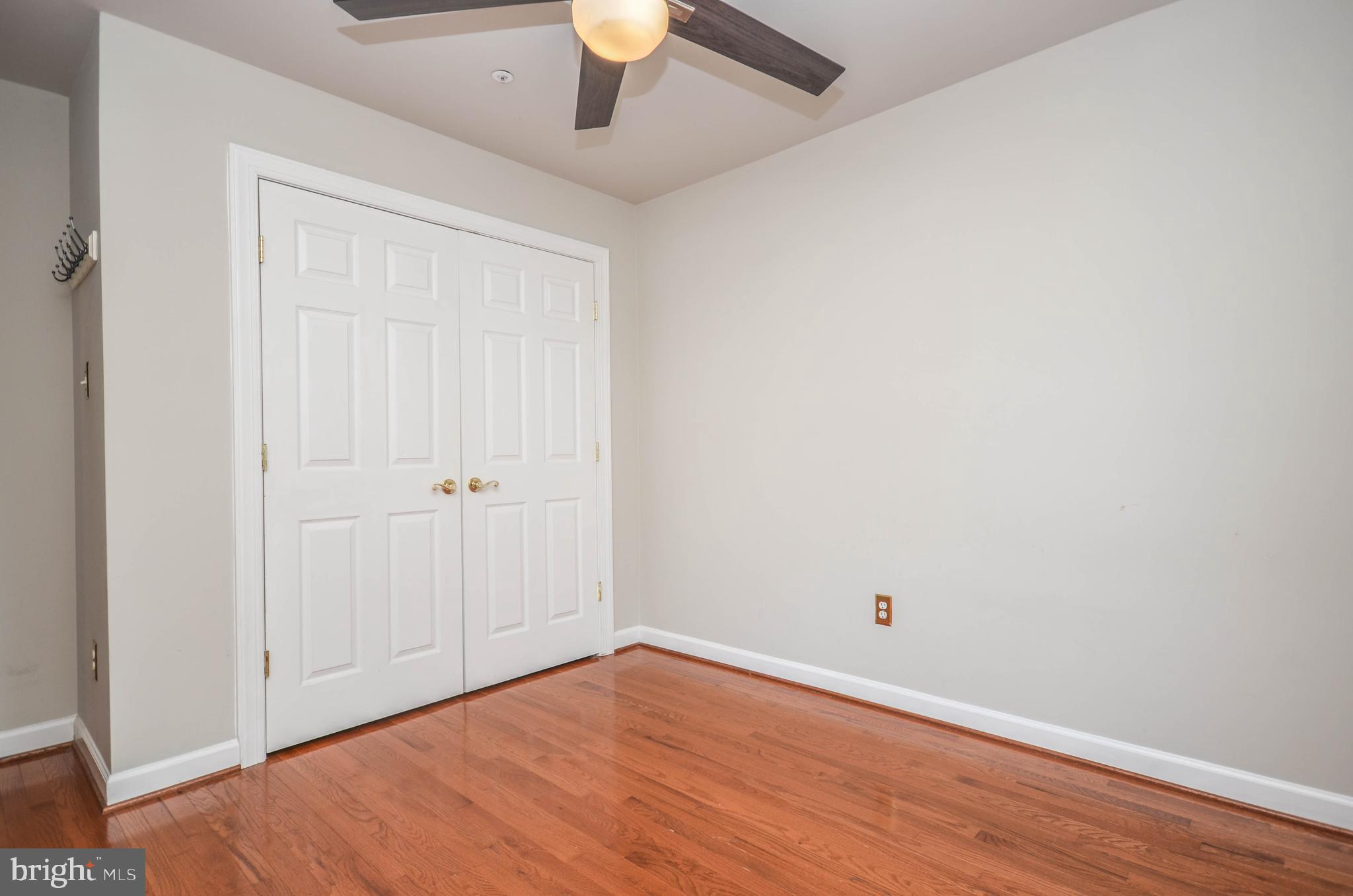 WILLOWS OF POTOMAC - Residential Lease