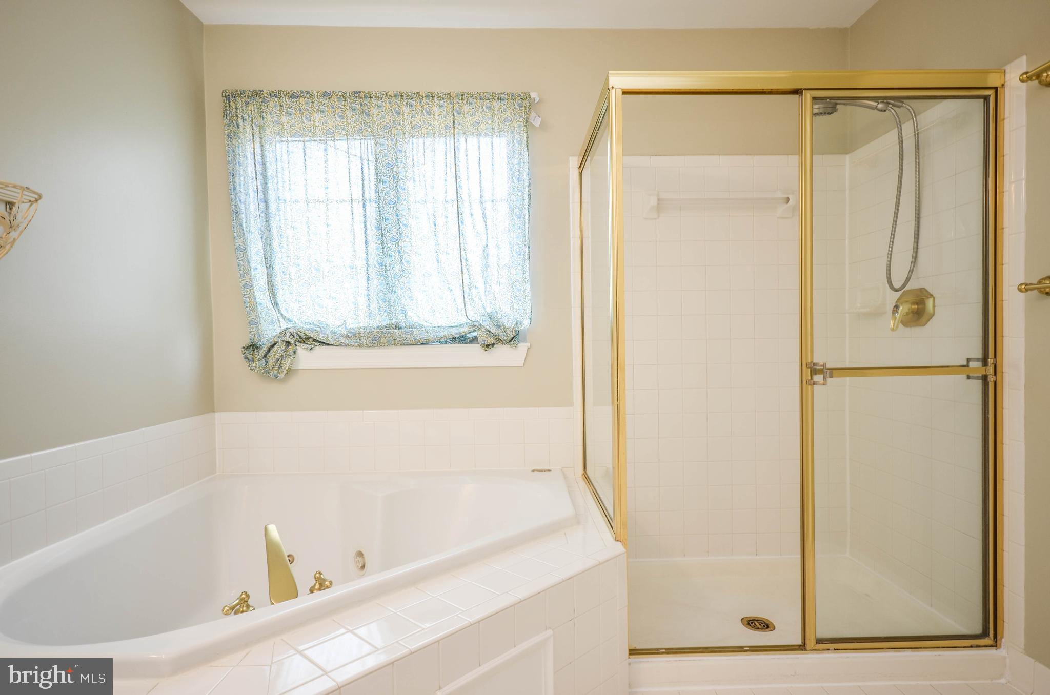 WILLOWS OF POTOMAC - Residential Lease