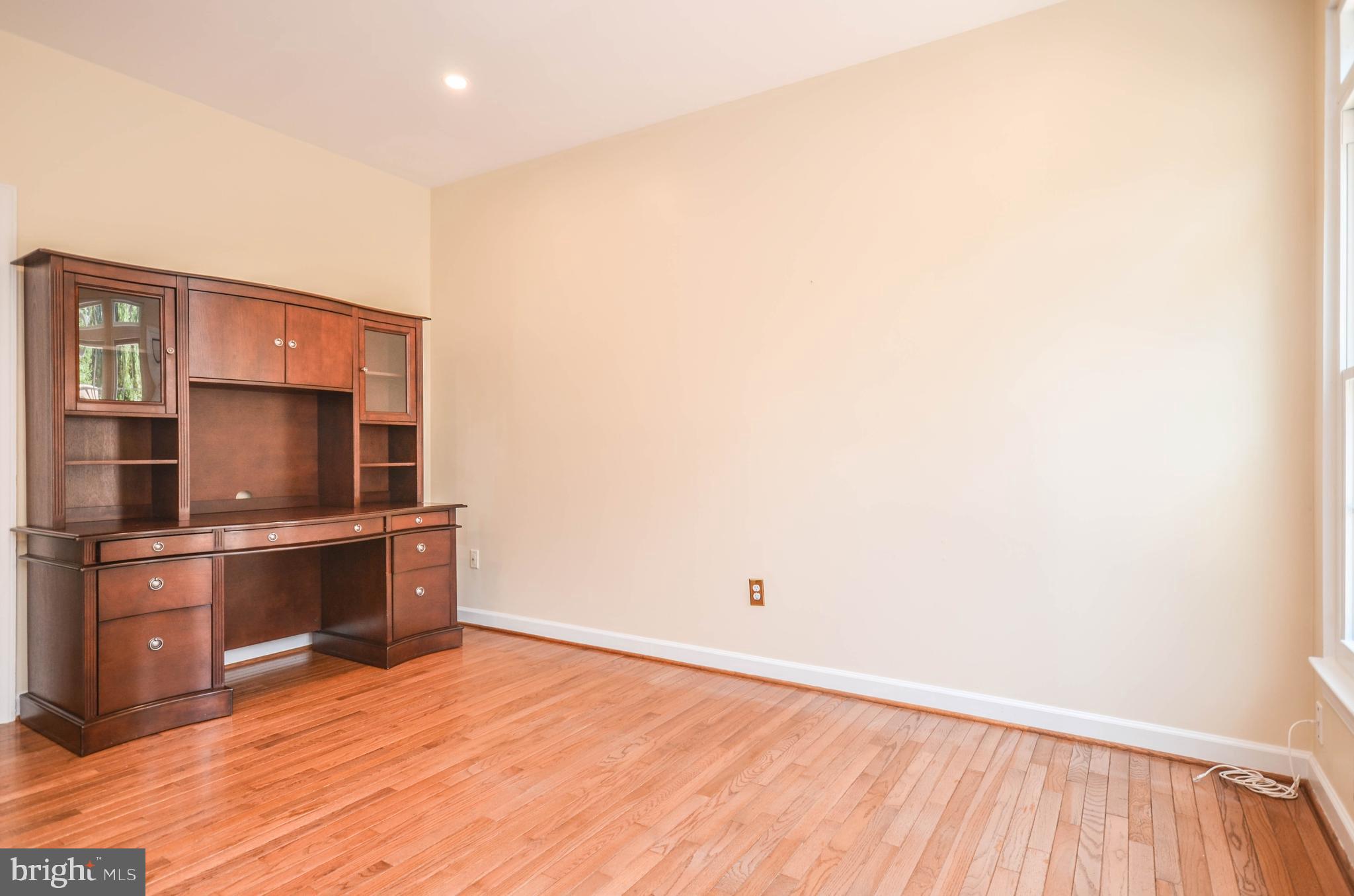 WILLOWS OF POTOMAC - Residential Lease