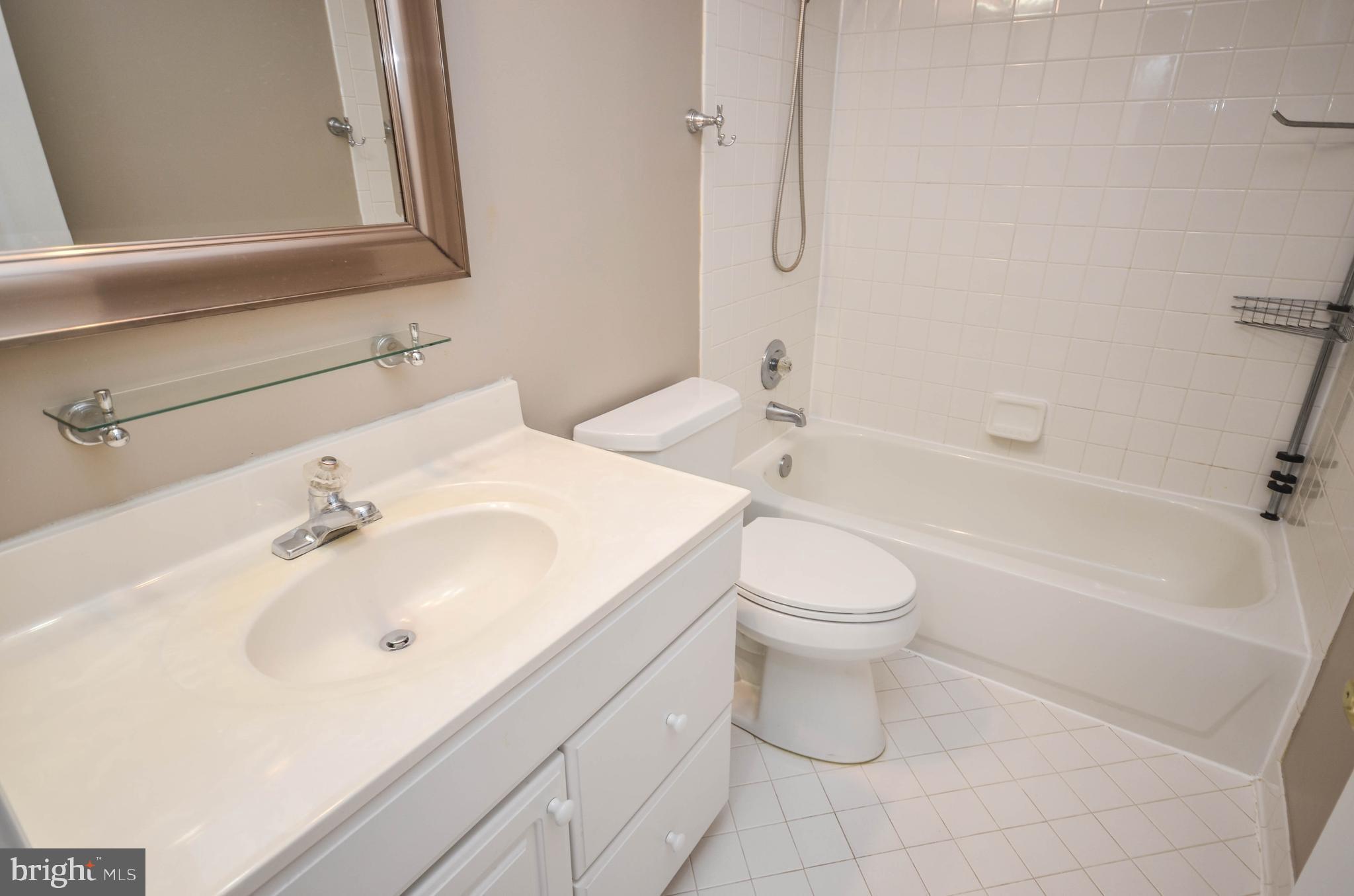 WILLOWS OF POTOMAC - Residential Lease