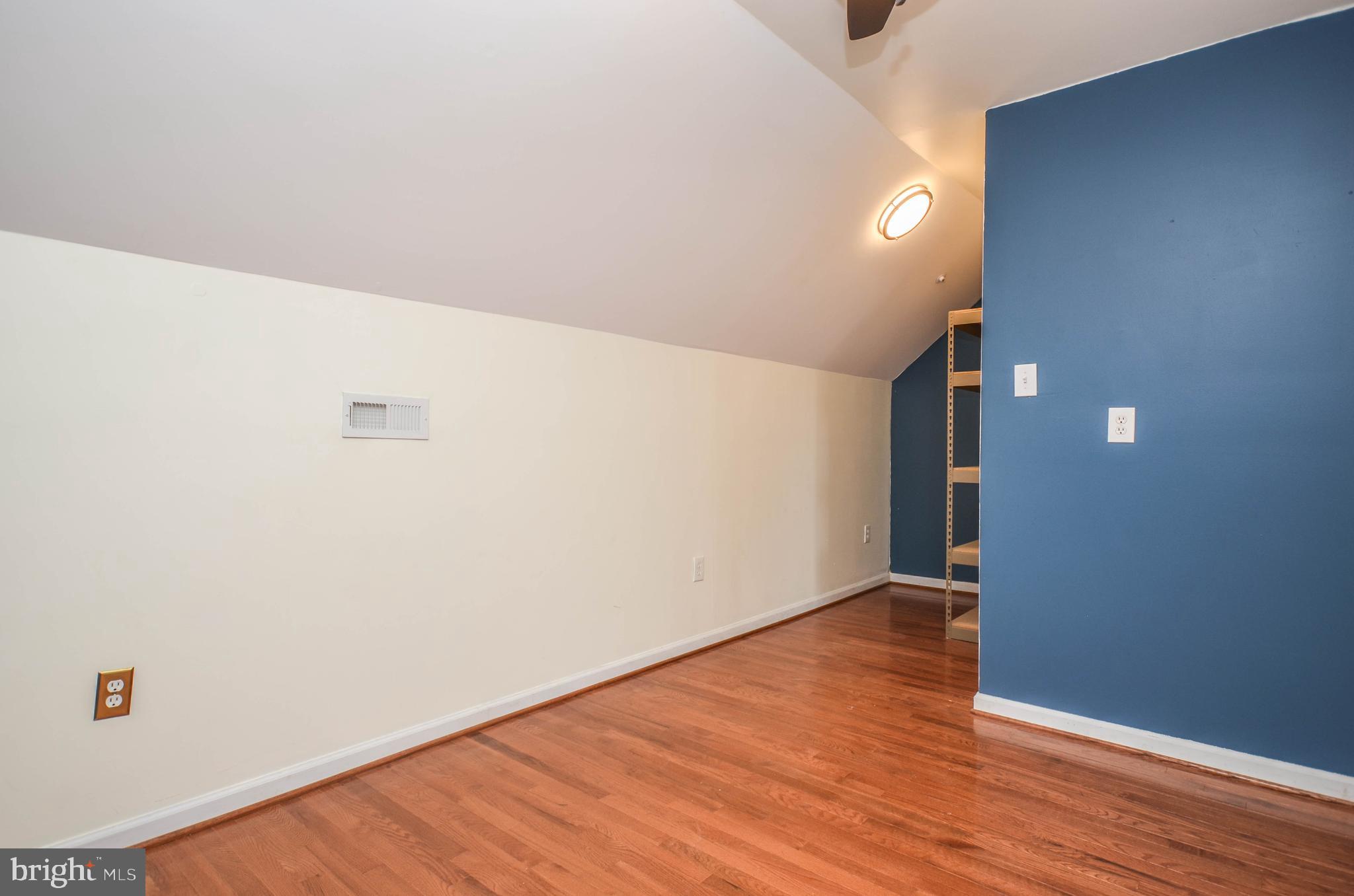 WILLOWS OF POTOMAC - Residential Lease