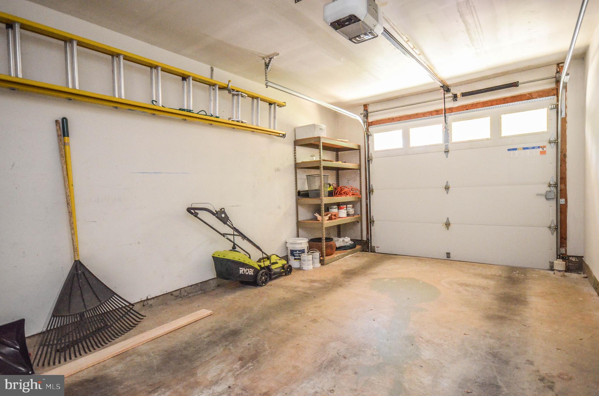 WILLOWS OF POTOMAC - Residential Lease