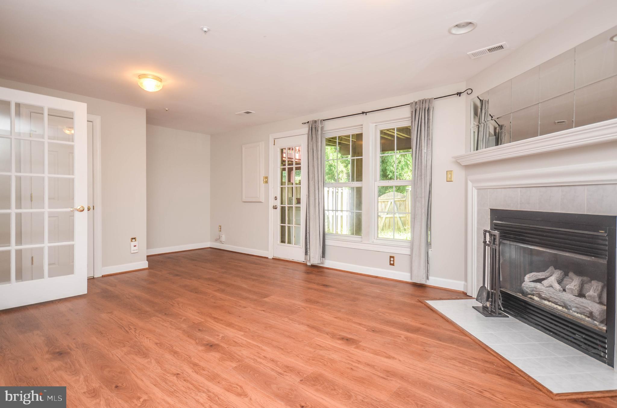 WILLOWS OF POTOMAC - Residential Lease