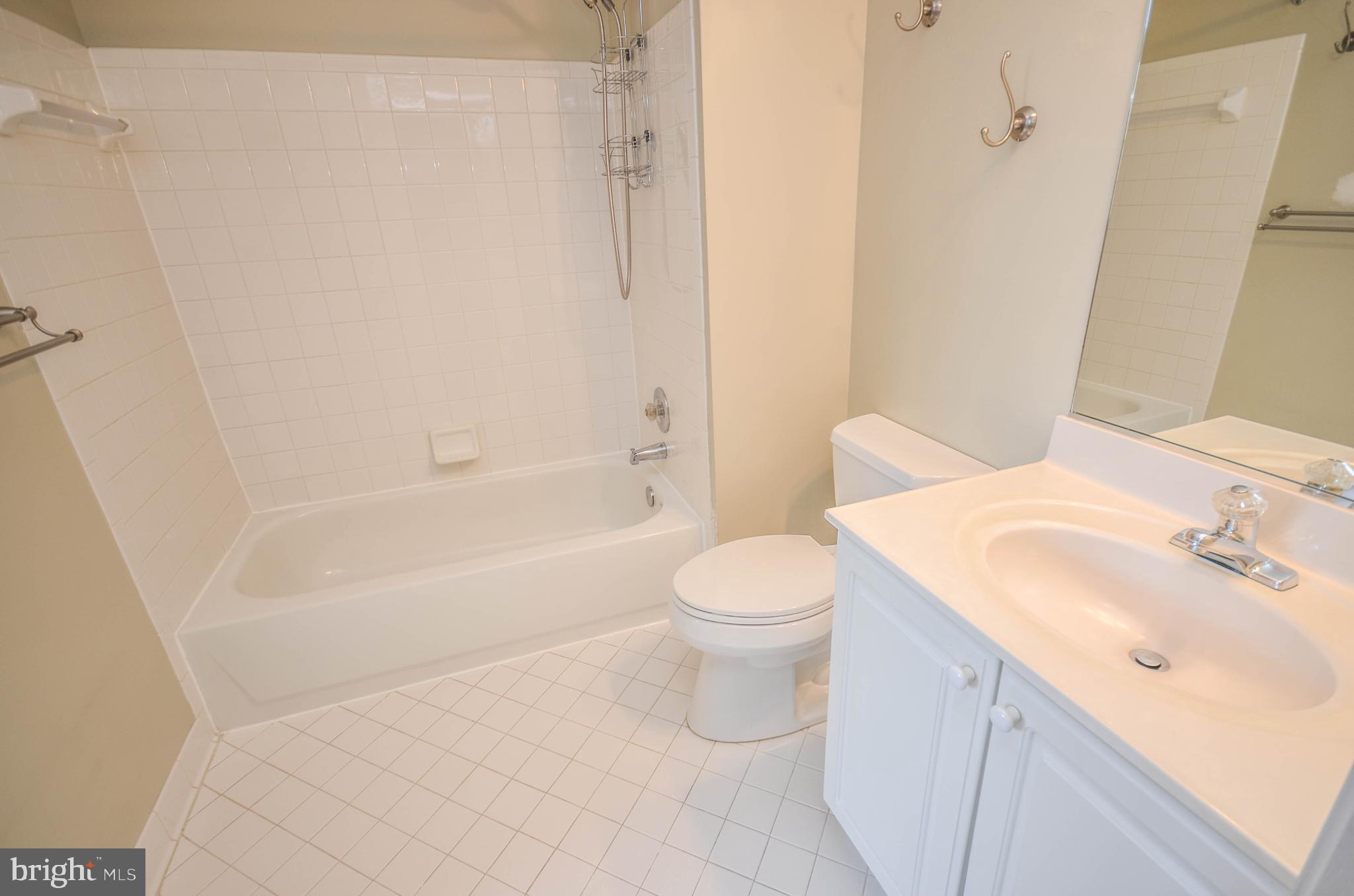 WILLOWS OF POTOMAC - Residential Lease