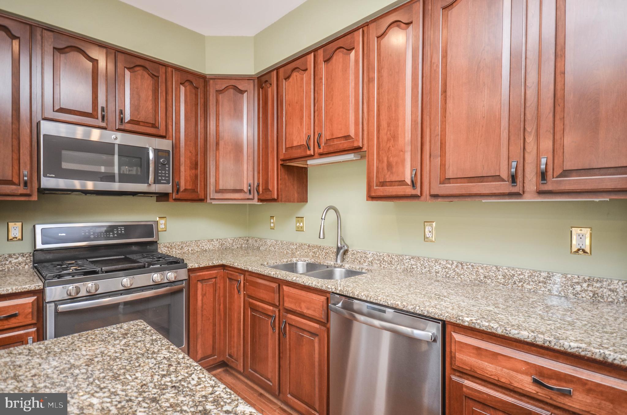 WILLOWS OF POTOMAC - Residential Lease