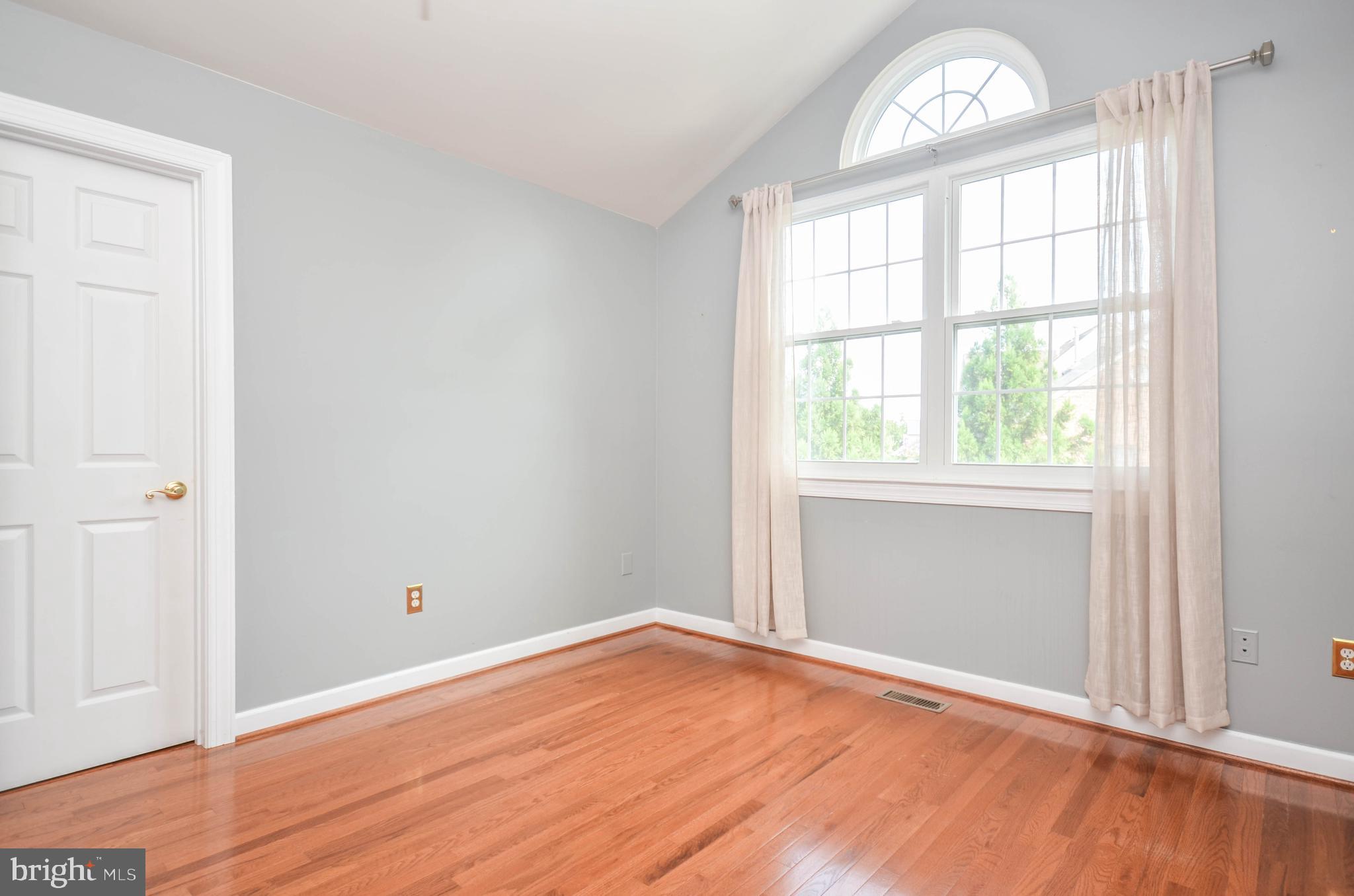 WILLOWS OF POTOMAC - Residential Lease