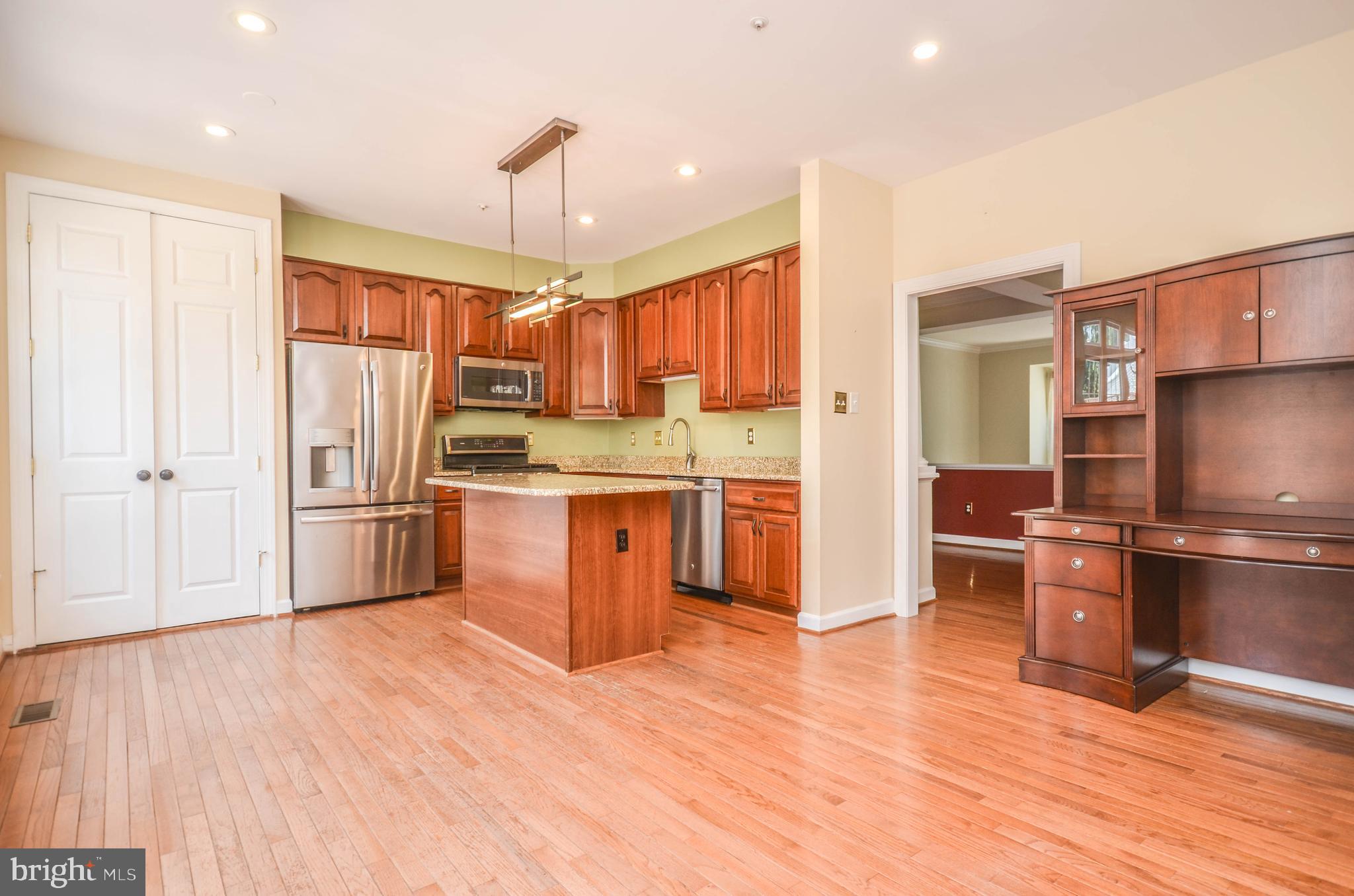 WILLOWS OF POTOMAC - Residential Lease