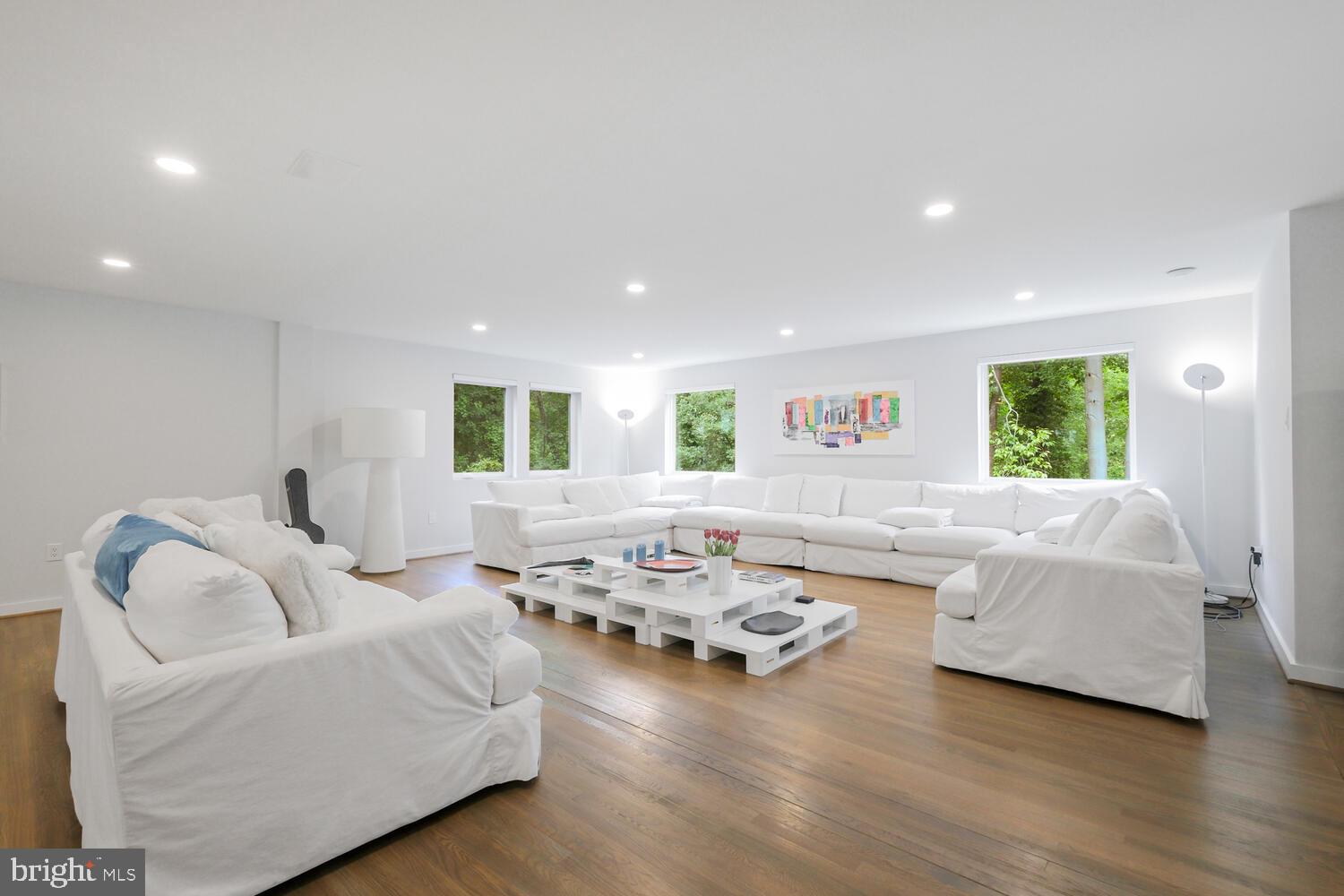 LUXMANOR - Residential